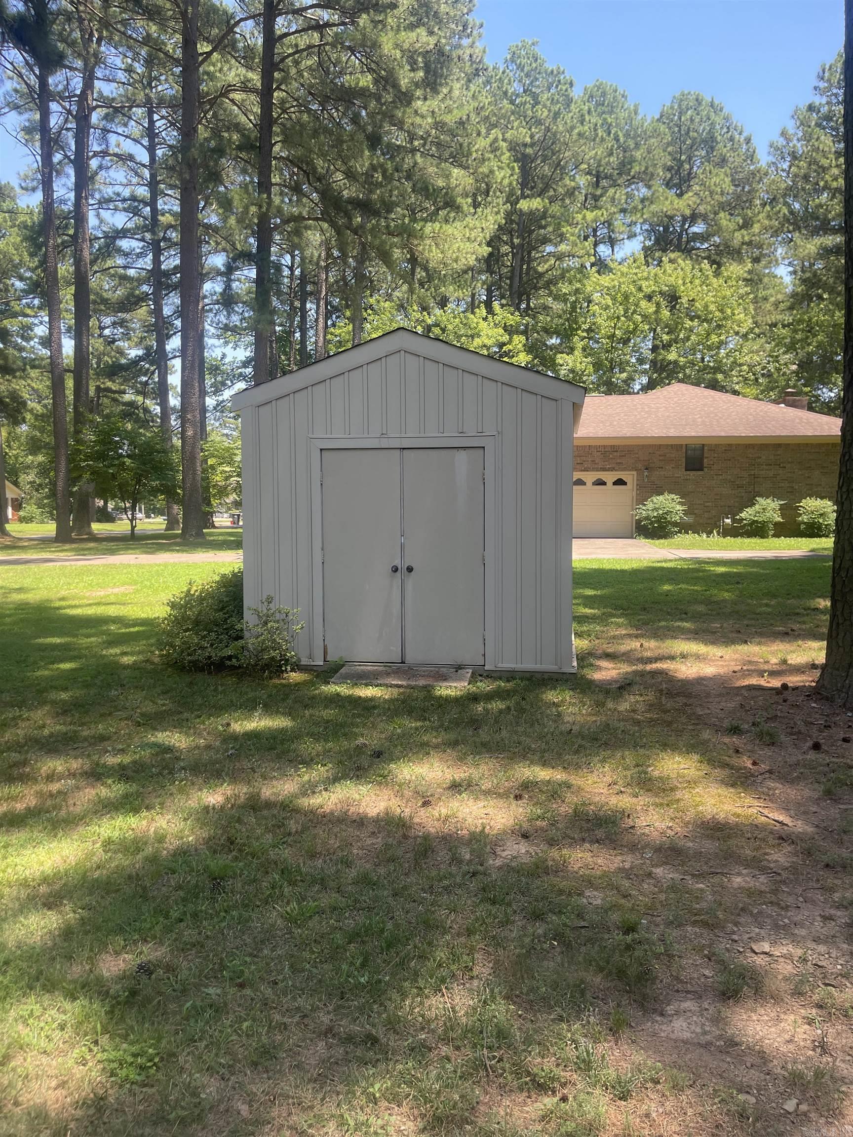 PINEWOOD ESTATES - Residential