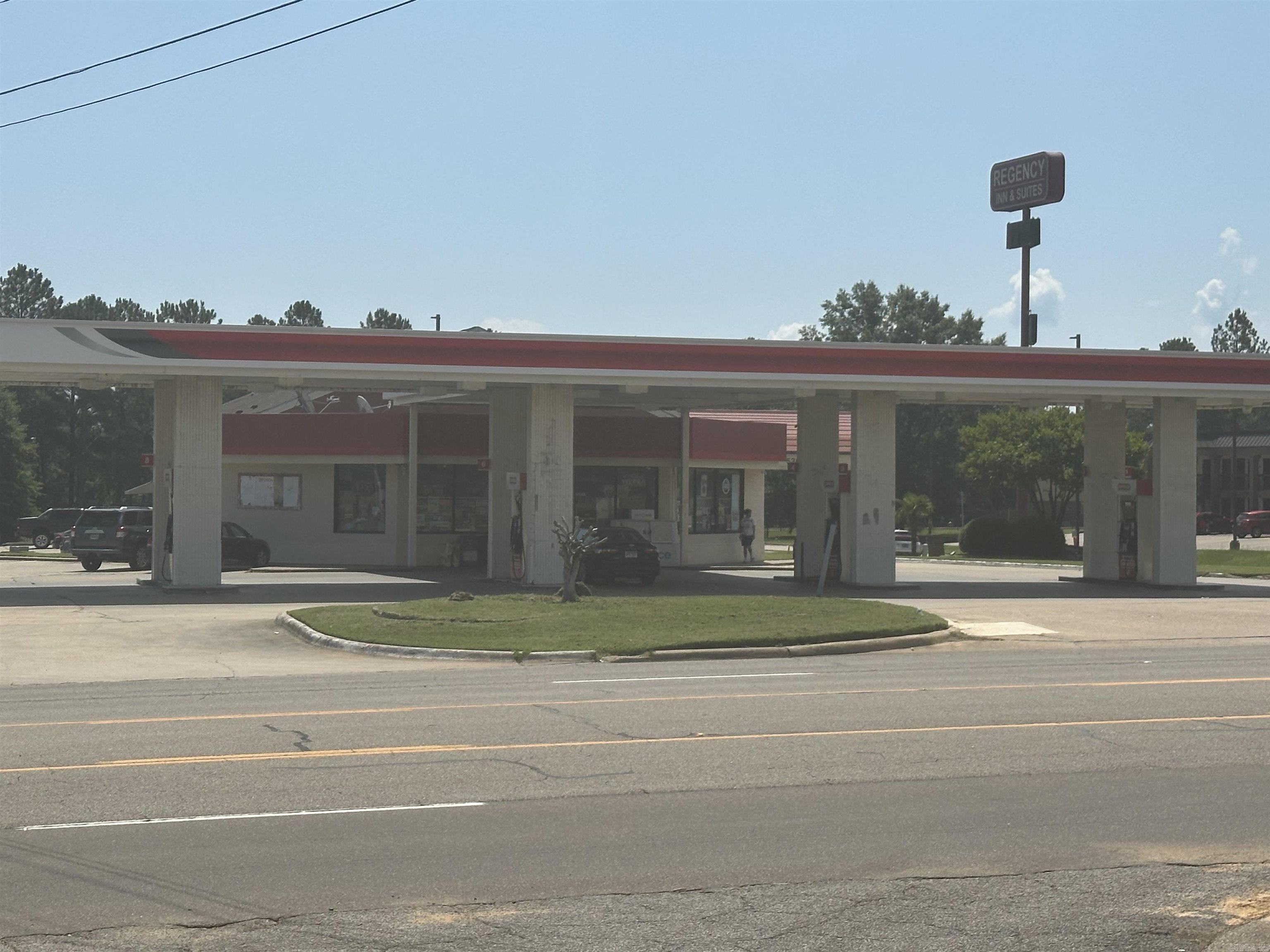 Great Location! Great Visibility! Great Business!