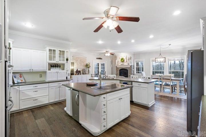 COUNTRY ESTATES - Residential