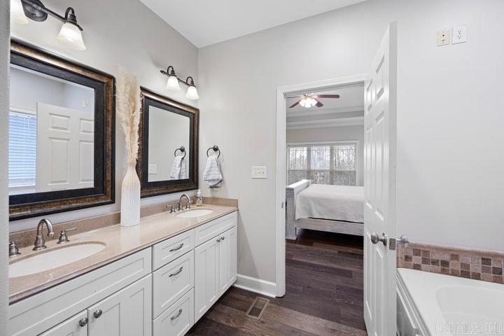 COUNTRY ESTATES - Residential