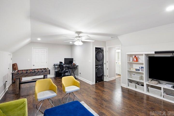 COUNTRY ESTATES - Residential