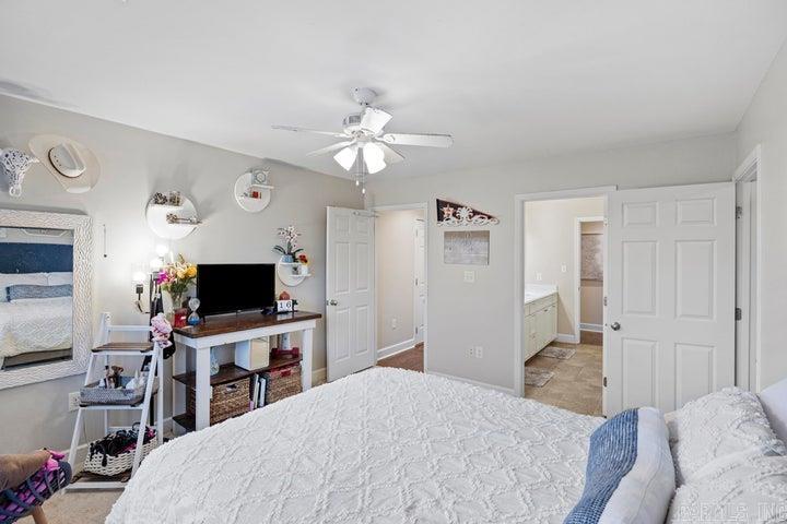 COUNTRY ESTATES - Residential