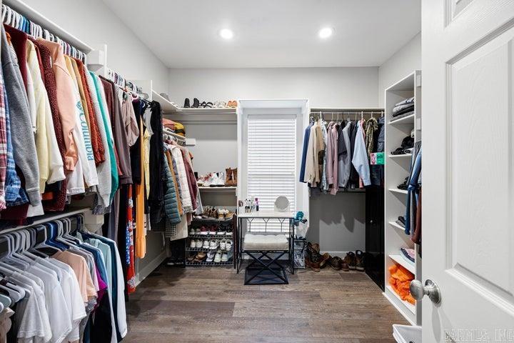 COUNTRY ESTATES - Residential