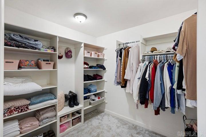 COUNTRY ESTATES - Residential