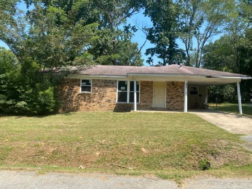 Mainly ALL Brick home in Gravel Ridge close to shopping, dining, schools and entertainment. Agents see confidential agent remarks for additional information and showing instructions.