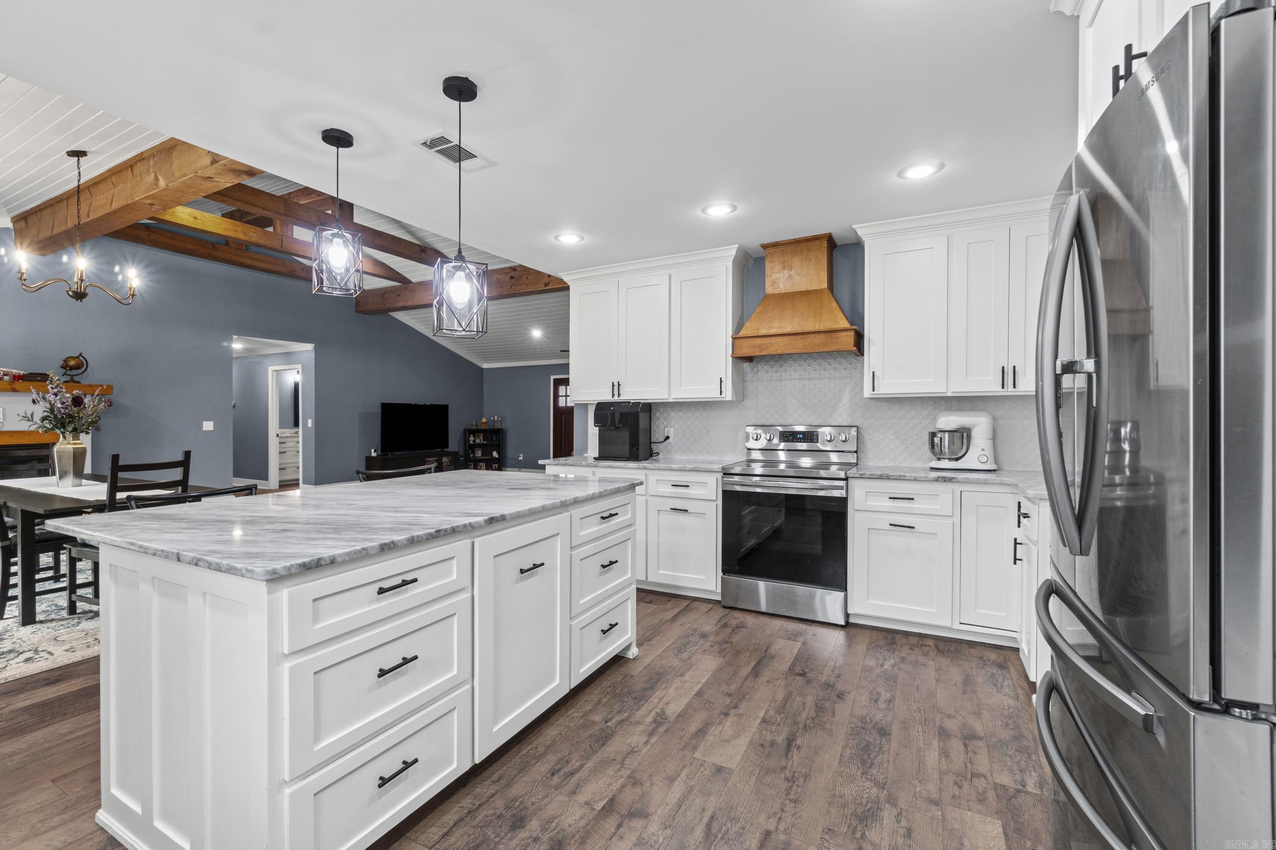 PINEWOOD ESTATES - Residential