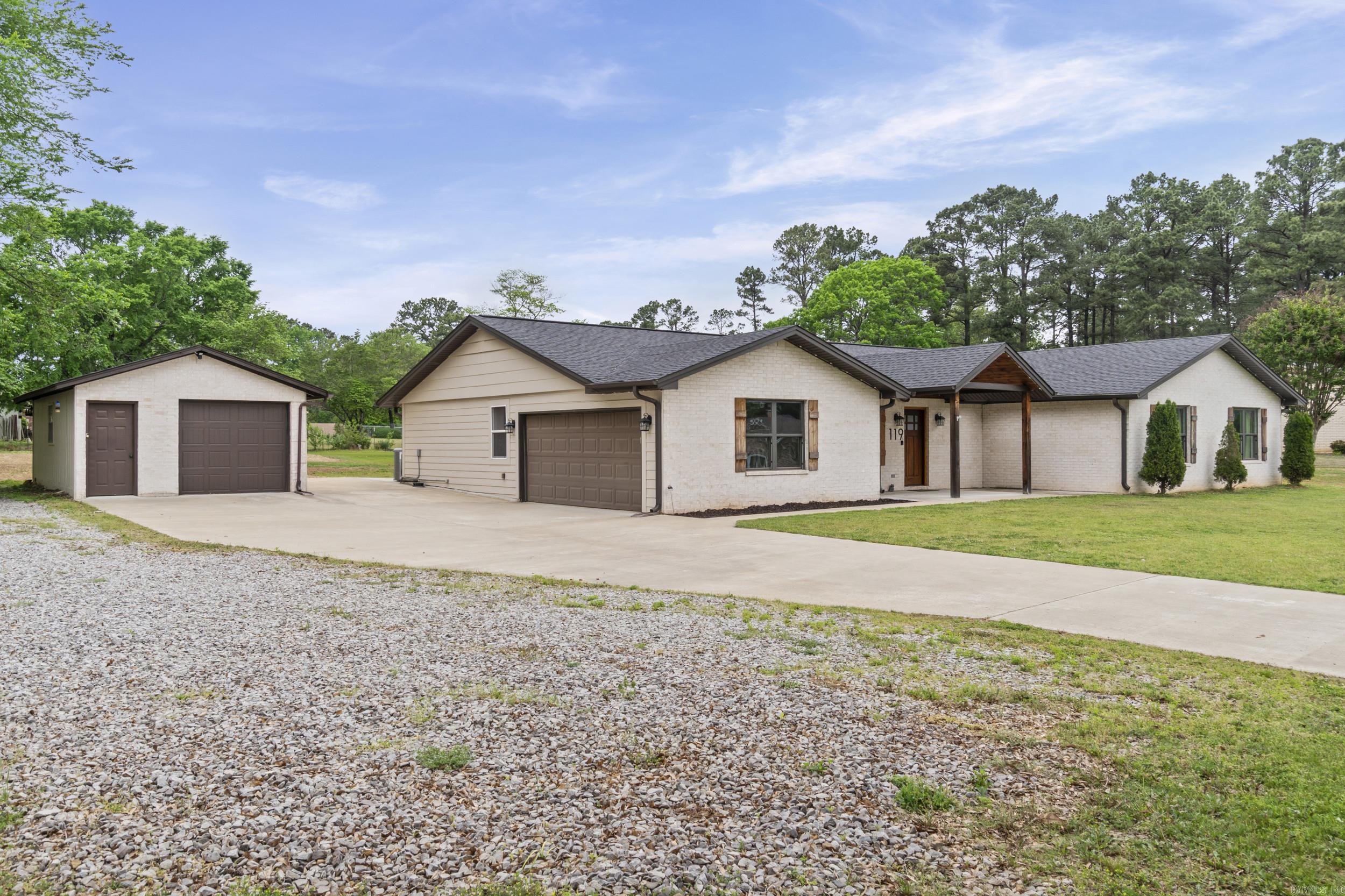 PINEWOOD ESTATES - Residential