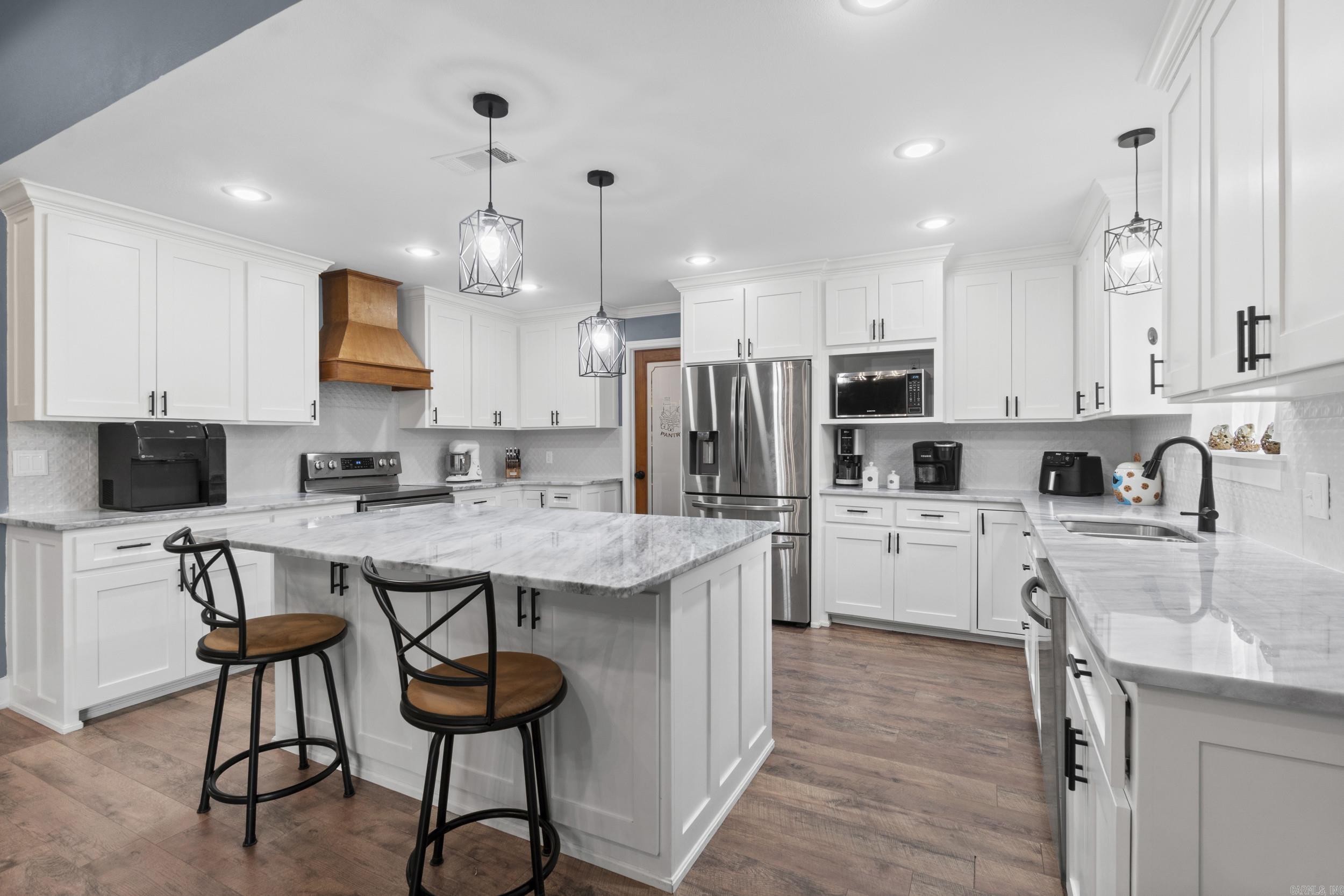 PINEWOOD ESTATES - Residential