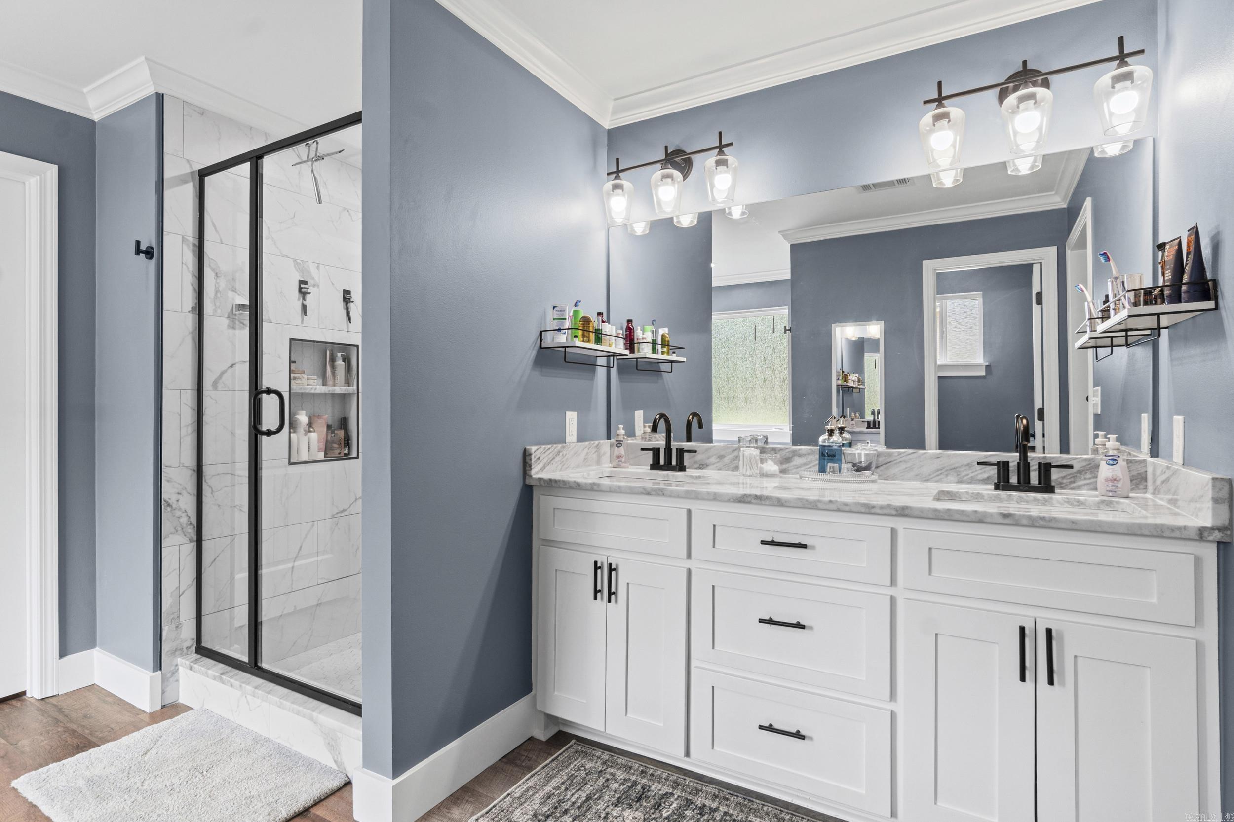 PINEWOOD ESTATES - Residential