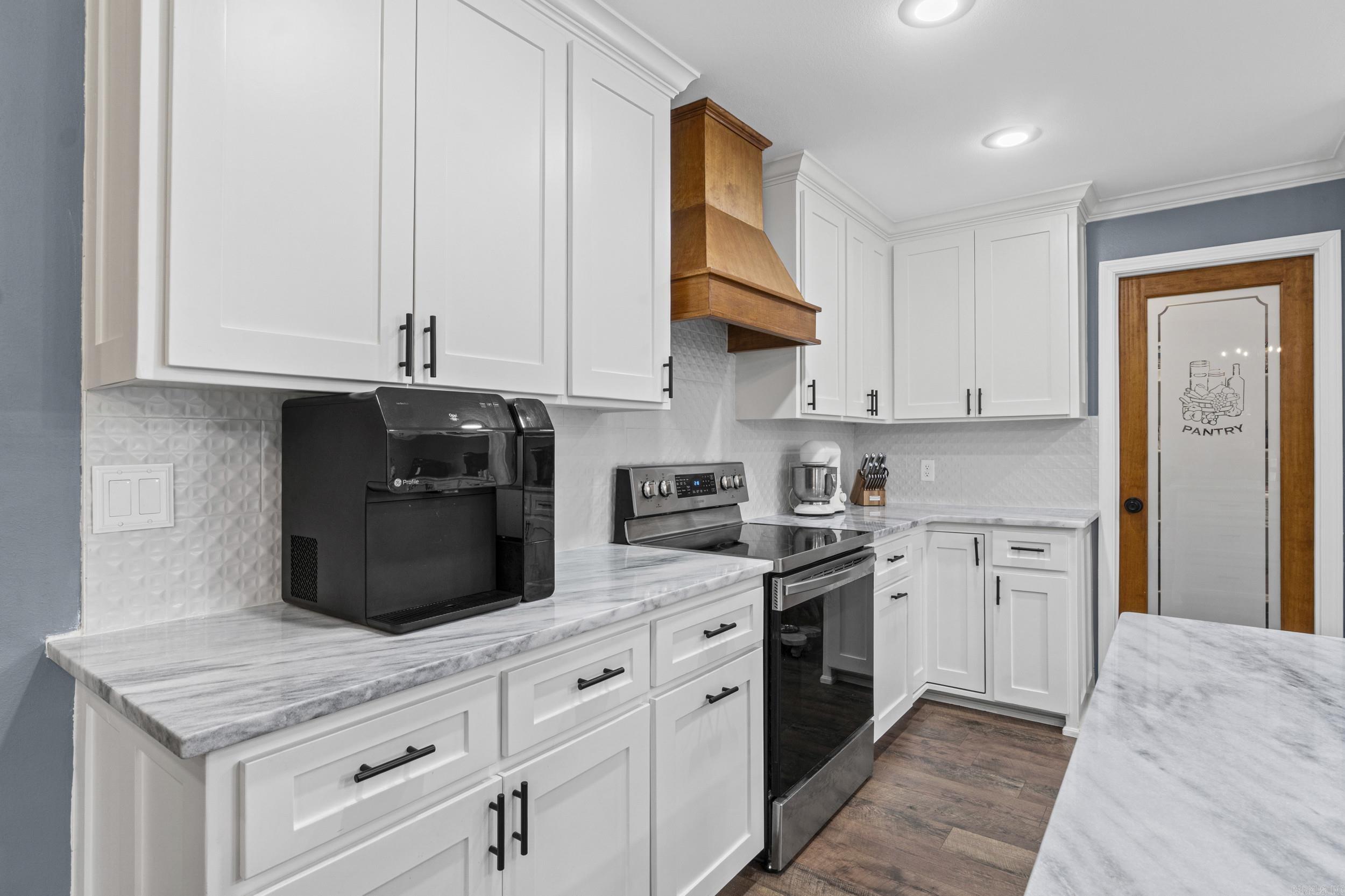 PINEWOOD ESTATES - Residential