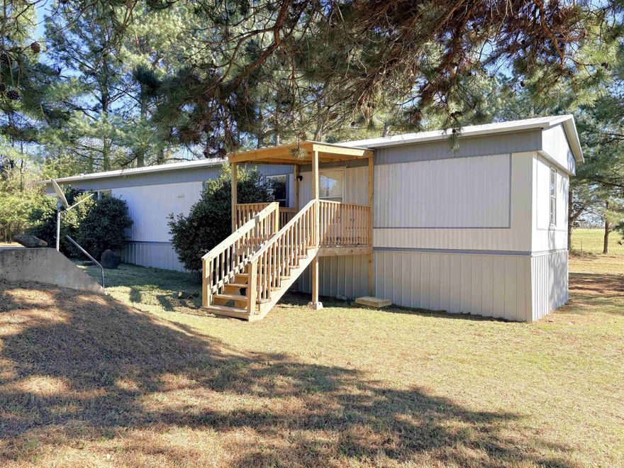 Nicely remodeled 2 bed 2 bath singlewide on 1 acre of land just outside of Quitman. Located on a peaceful backroad just 5 minutes from town, this would make a great residence or weekend getaway in the country.  Not far from Greers Ferry Lake and room for the boat. Home features new appliances, HVAC, floors, cabinets, countertops, and fresh paint.
