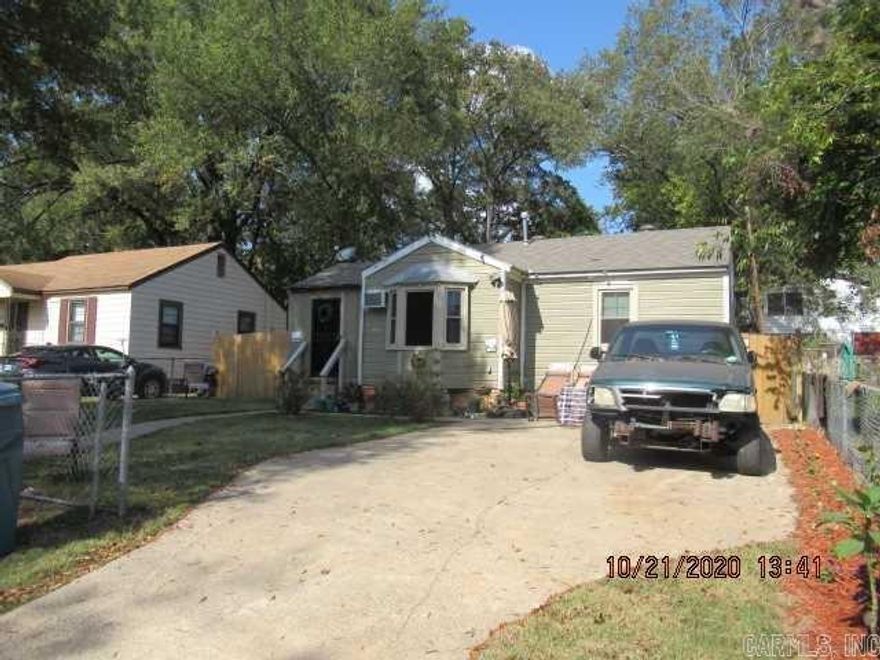 Charming Bungalow just minutes from the Capitol fully fenced with wonderful mature shade trees and great walking to community amenities or take bus line  perfect for the first time buyer or investor.