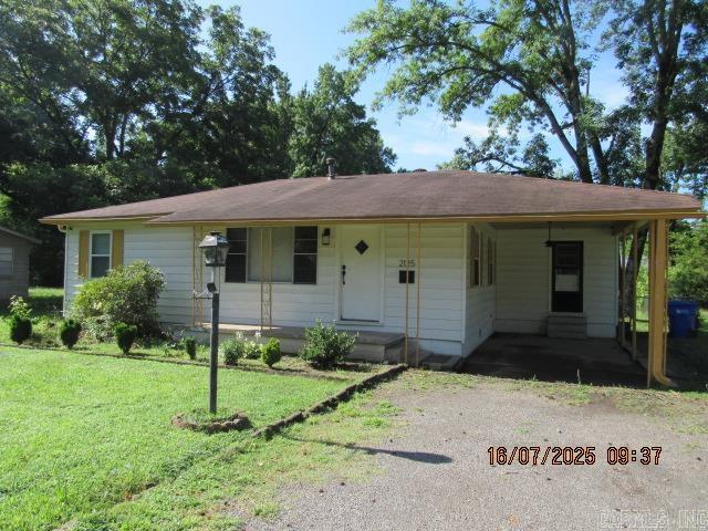 Well maintained 3-bedroom home! Amenities include laminate floors & new carpet in the bedrooms, 2-inch blinds, updated kitchen with all stainless appliances including side by side refrigerator, separate laundry room with hook-ups, large fenced yard with small detached storage building, 1 car carport, gas & electric. 1 Small pet negotiable with a non-refundable pet fee. ***PLEASE NOTE WE DO NOT ADVERTISE ON CRAIGSLIST OR FACEBOOK. ANY LISTING OF OURS SEEN IS A SCAM!!!***