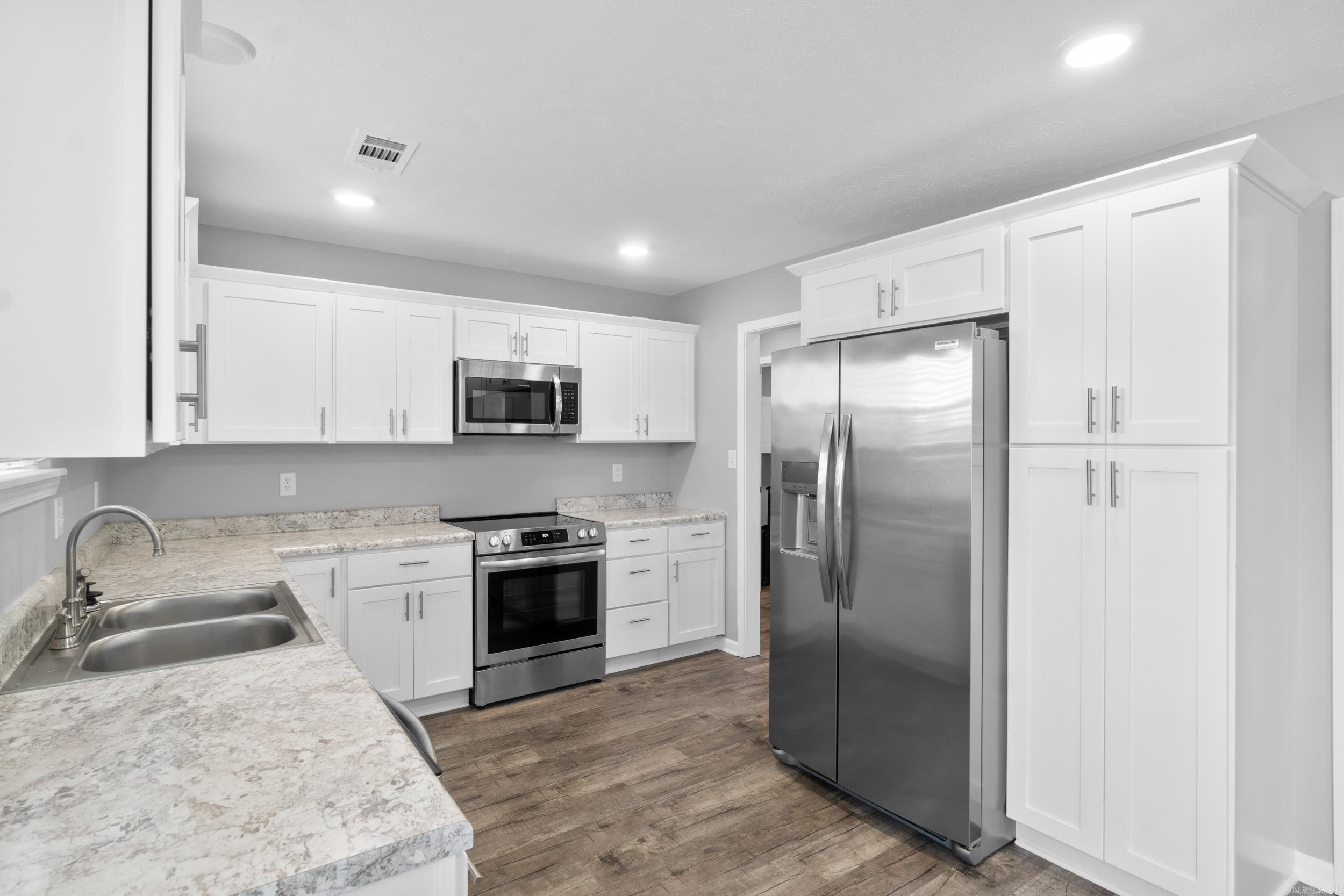 BAKER'S FIELD - Residential