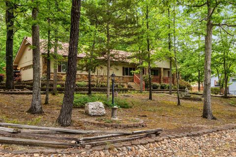 Photo of 75 Hartura Way Way, Hot Springs Village, AR 71909 (MLS # 26016332)