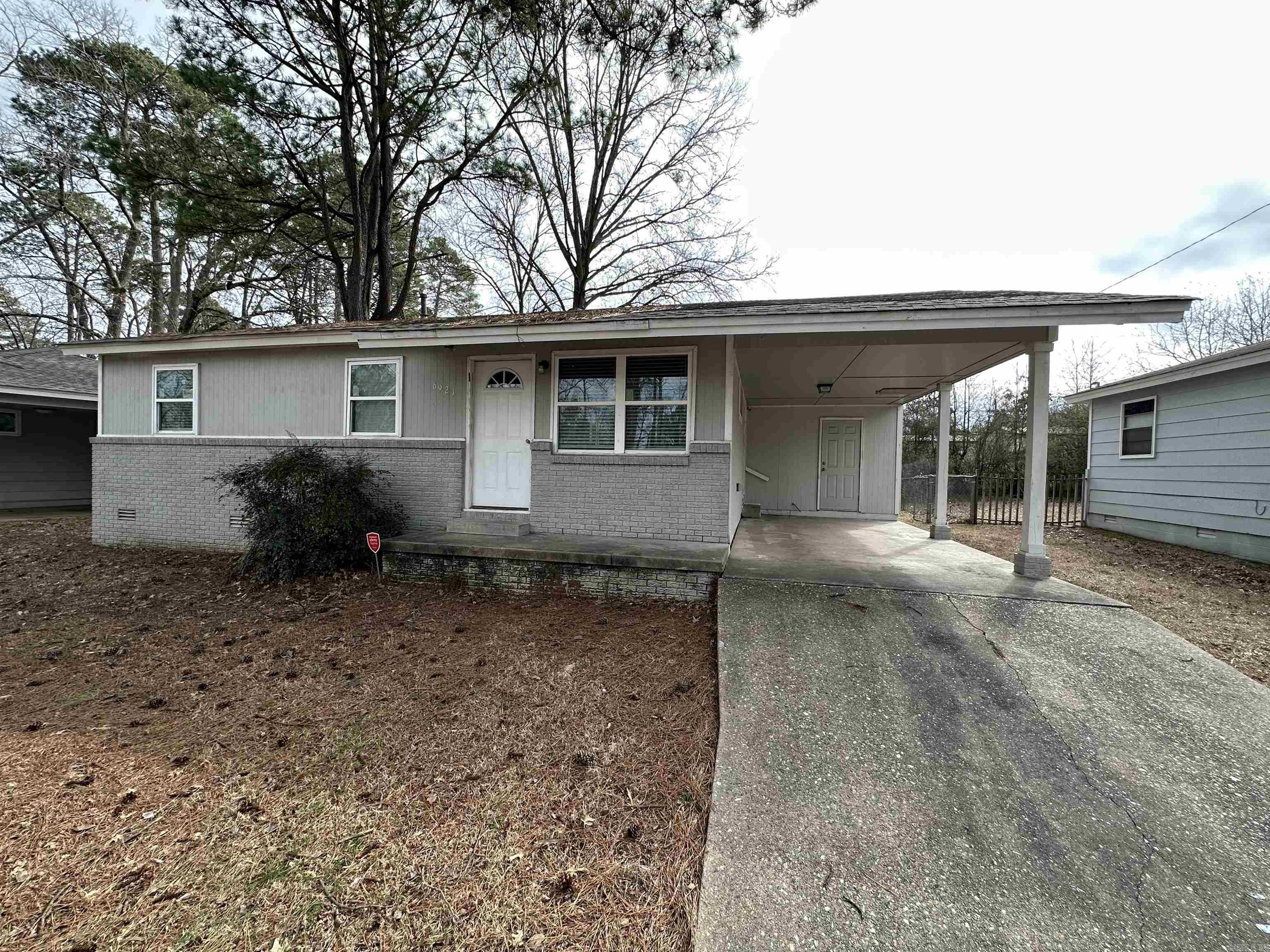 If you like Cozy & Spacious, this home combines the two effortlessly. This home has been fully updated! Tile floors through out the home and a large open kitchen perfect for your family! Apply now!