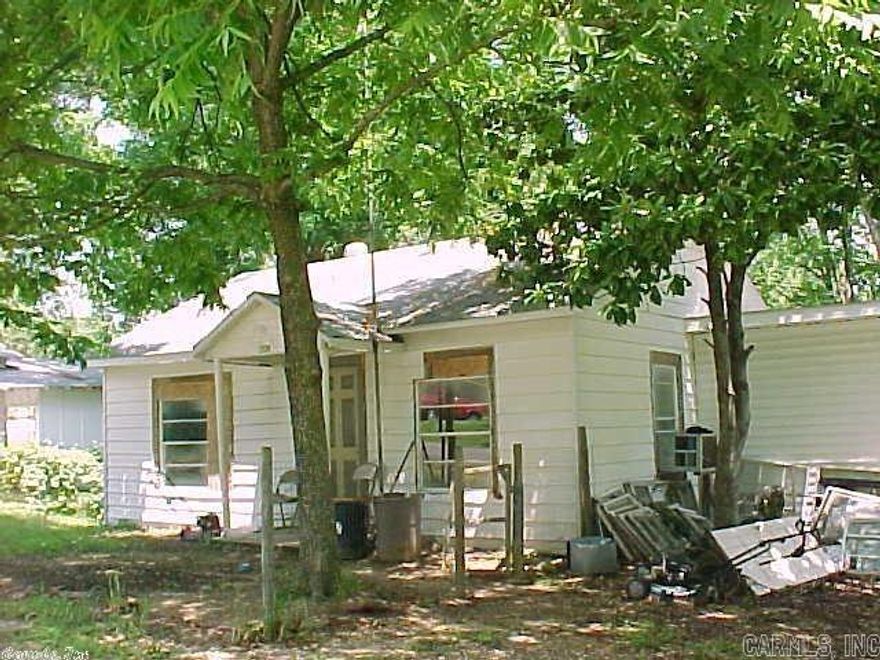Small fixer-upper.  Perfect for rental property.  Call listing agent to schedule appointment to show.