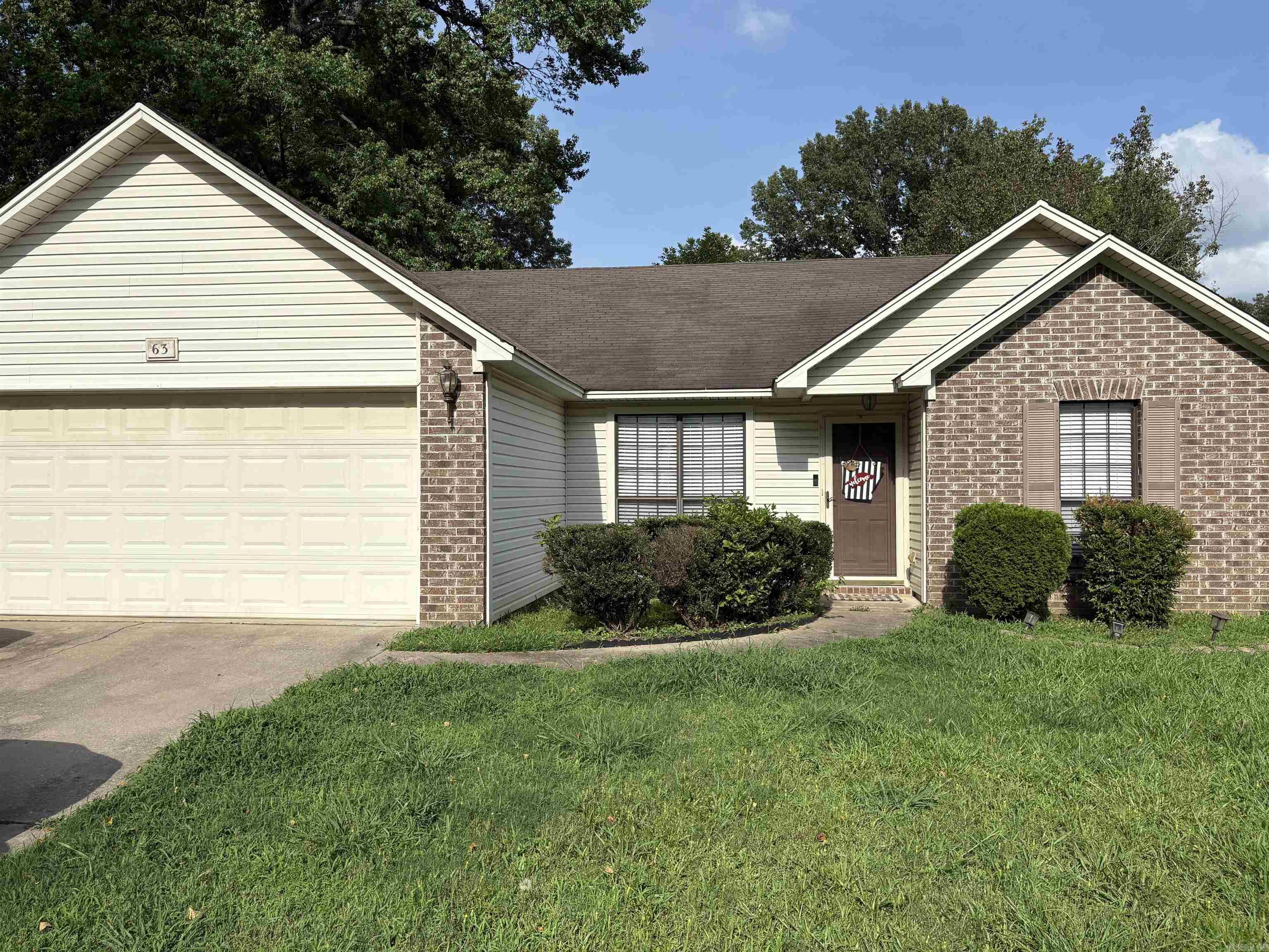 Wonderful home, amazing neighborhood. Perfect for your family! This 3BR, 2BA home has a spacious living room with vaulted ceilings and eat in kitchen. New flooring throughout. Easy access to Interstates 30 and 430-N, and less than 5 minutes to the new SWLR High school and Outlets of Little Rock. Property to be sold as-is.