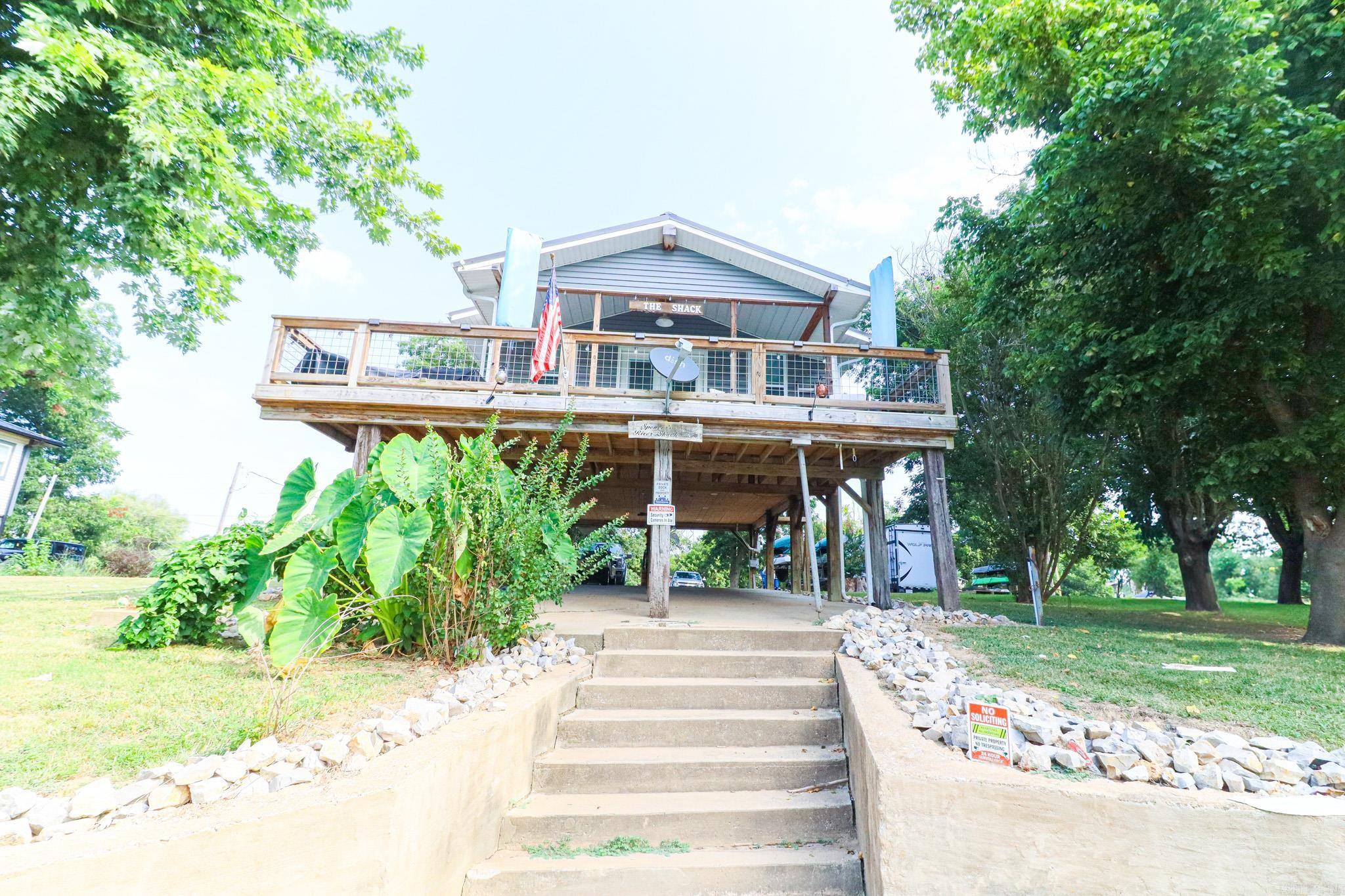 Spring River Cabin - Fully Furnished & Ready to Enjoy! Discover this charming 2-bedroom, 1-bath cabin just a short walk to downtown Main St. in Hardy and Loberg City Park. Enjoy beautiful riverfront views from the spacious deck and a large concrete landing to easily access the water. Situated on a double lot, this property offers plenty of space for outdoor activities. Whether you're looking for a weekend getaway, vacation rental, or year-round retreat, this turnkey cabin comes fully furnished so you can start enjoying river life right away.
