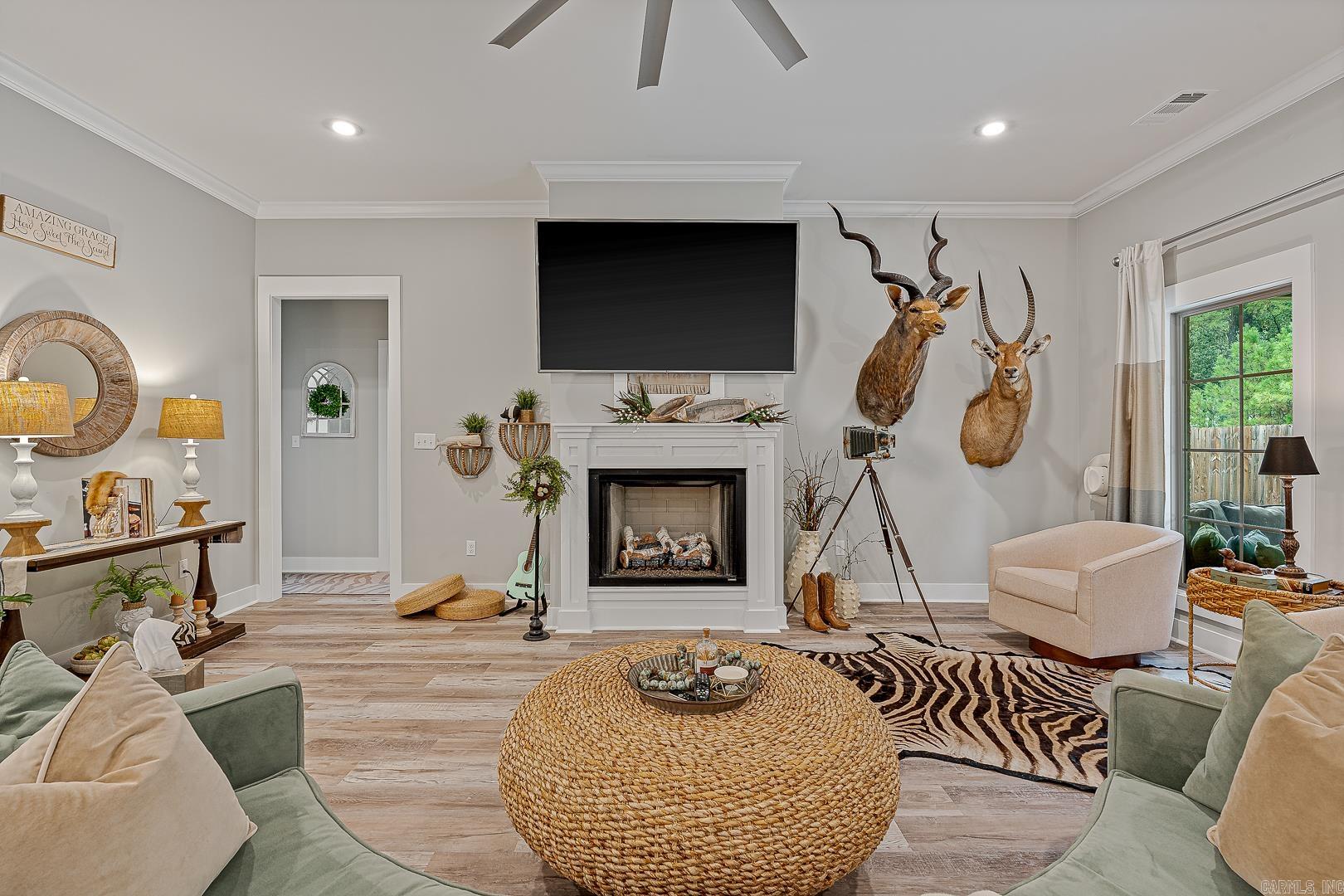 WHISPERING HILLS - Residential