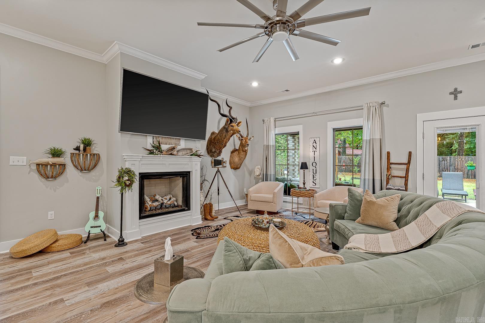 WHISPERING HILLS - Residential