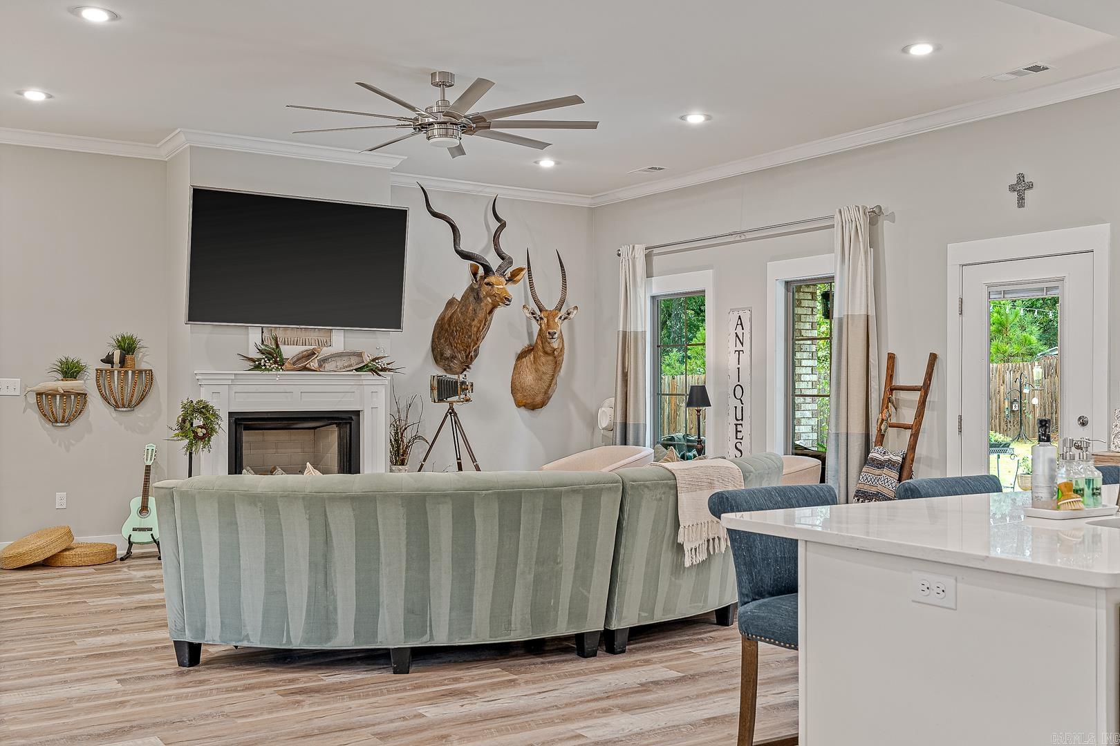 WHISPERING HILLS - Residential