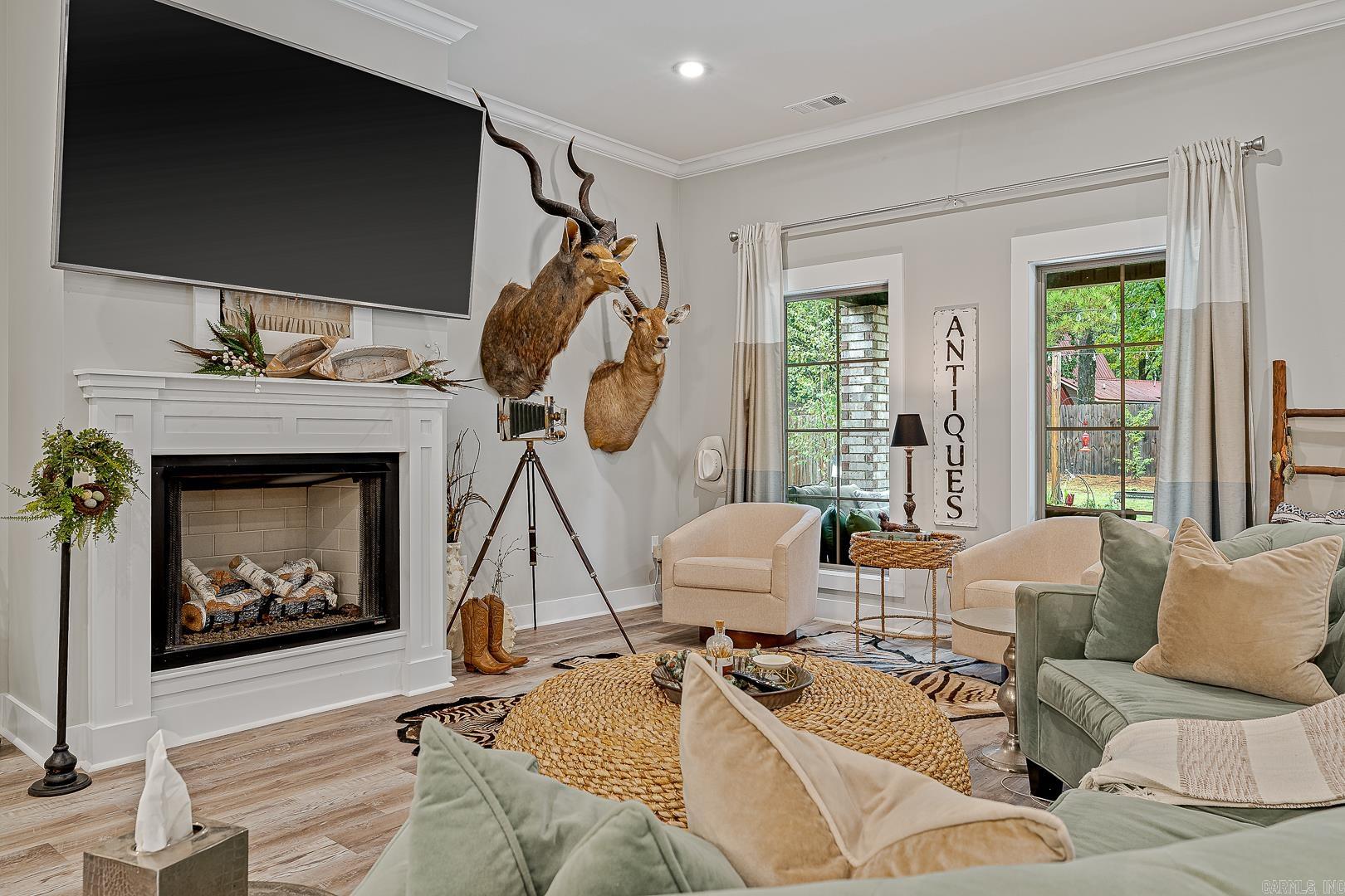 WHISPERING HILLS - Residential
