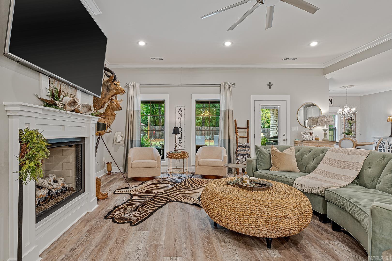 WHISPERING HILLS - Residential