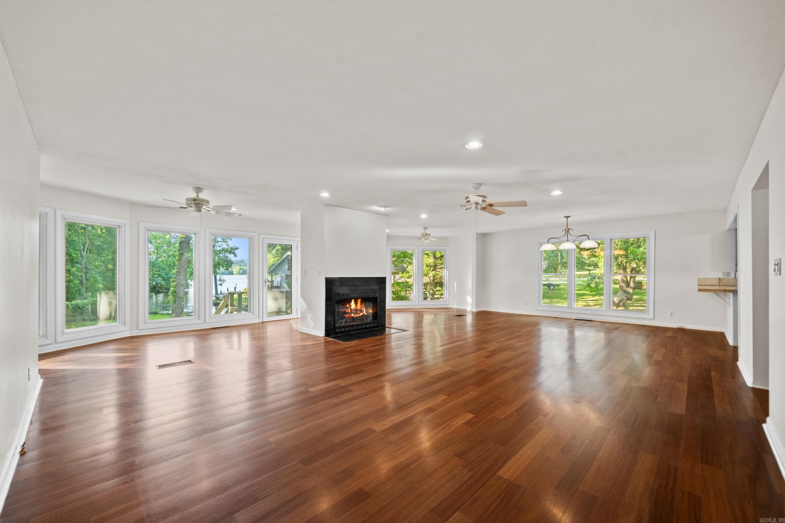 CLEVELAND SHORES - Residential