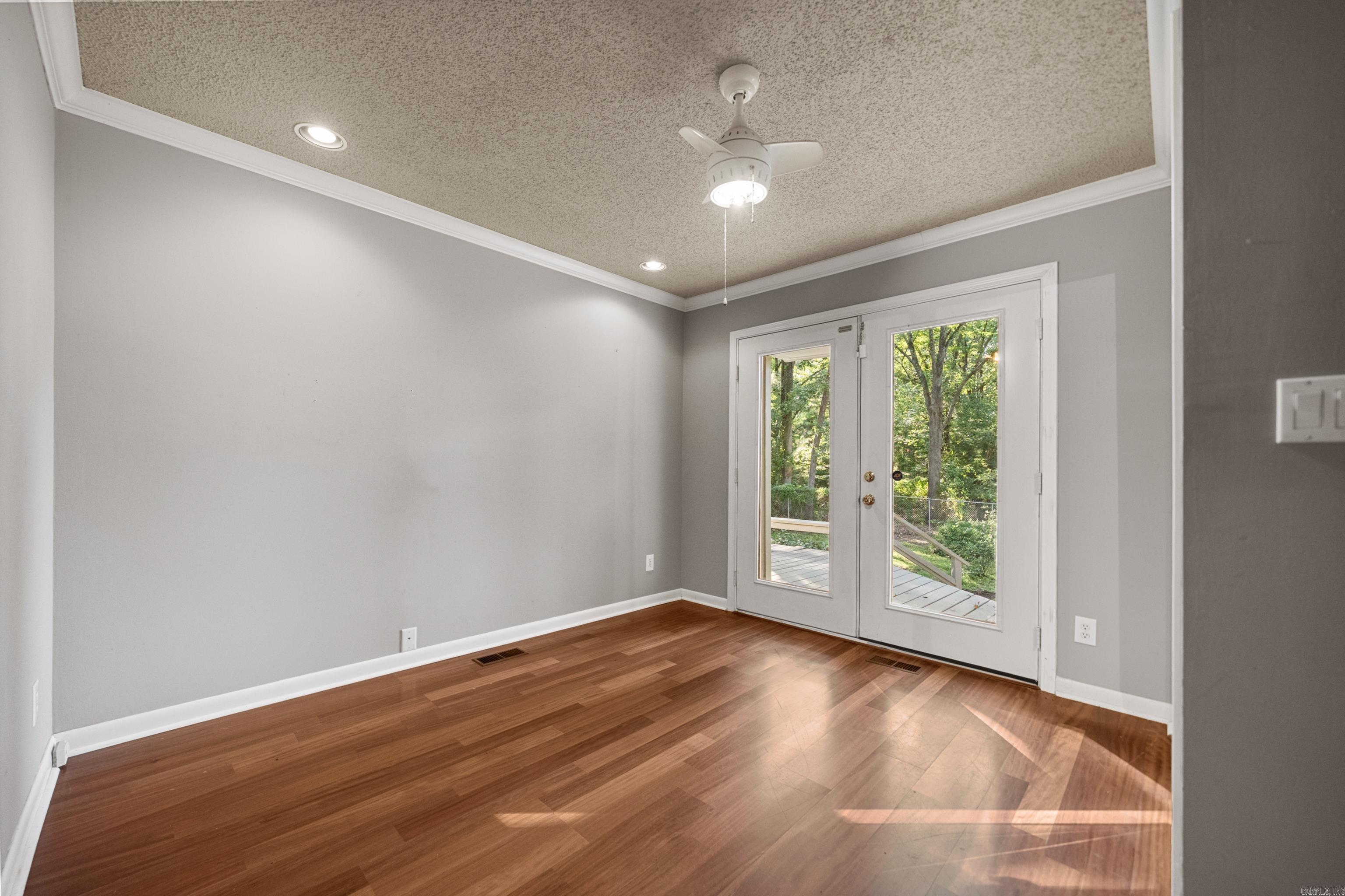 CLEVELAND SHORES - Residential