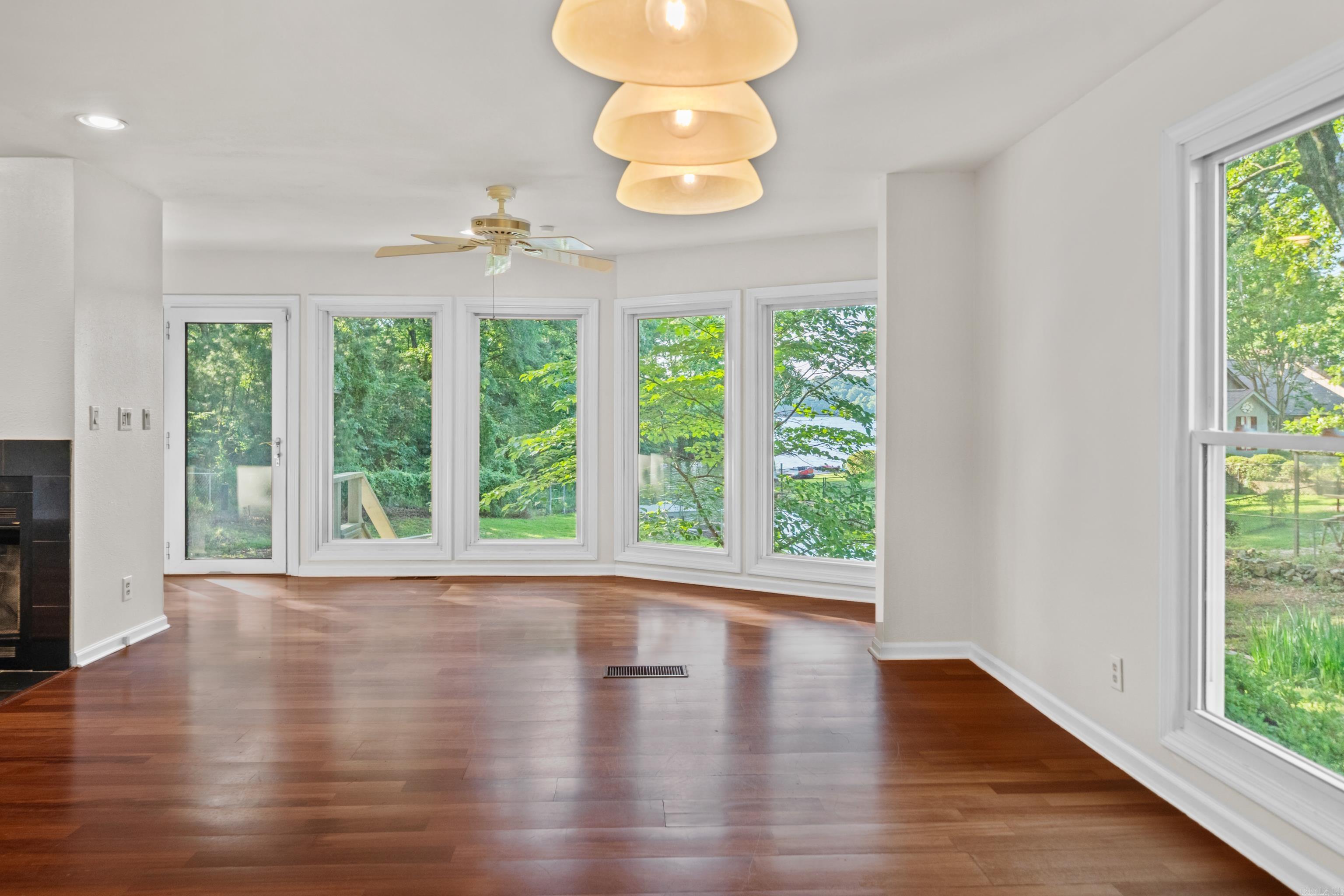 CLEVELAND SHORES - Residential