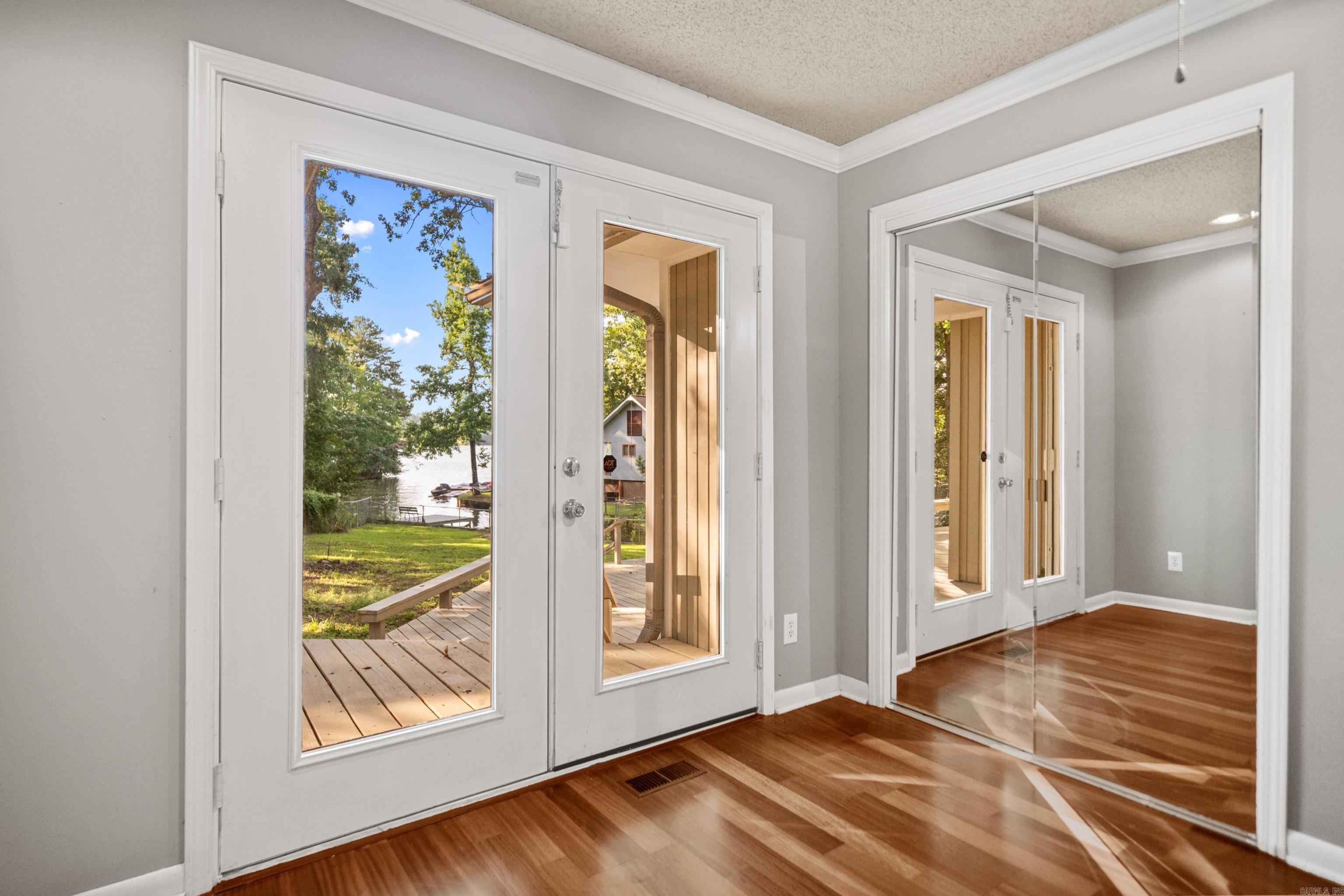 CLEVELAND SHORES - Residential