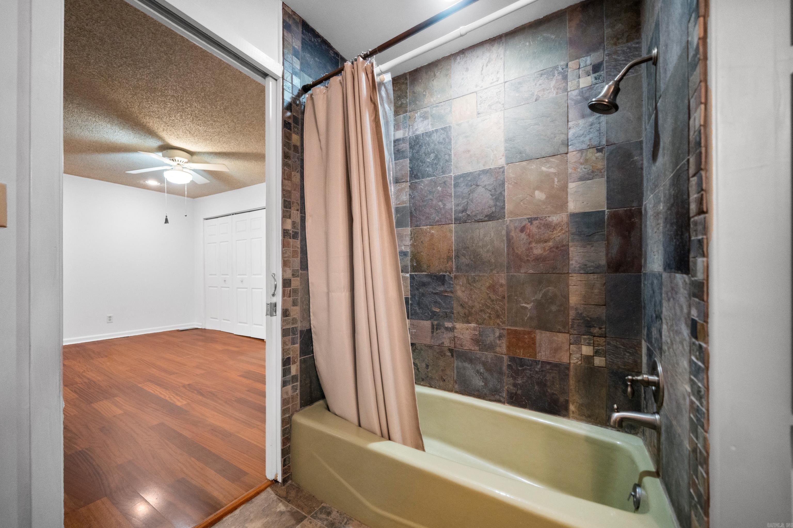 CLEVELAND SHORES - Residential