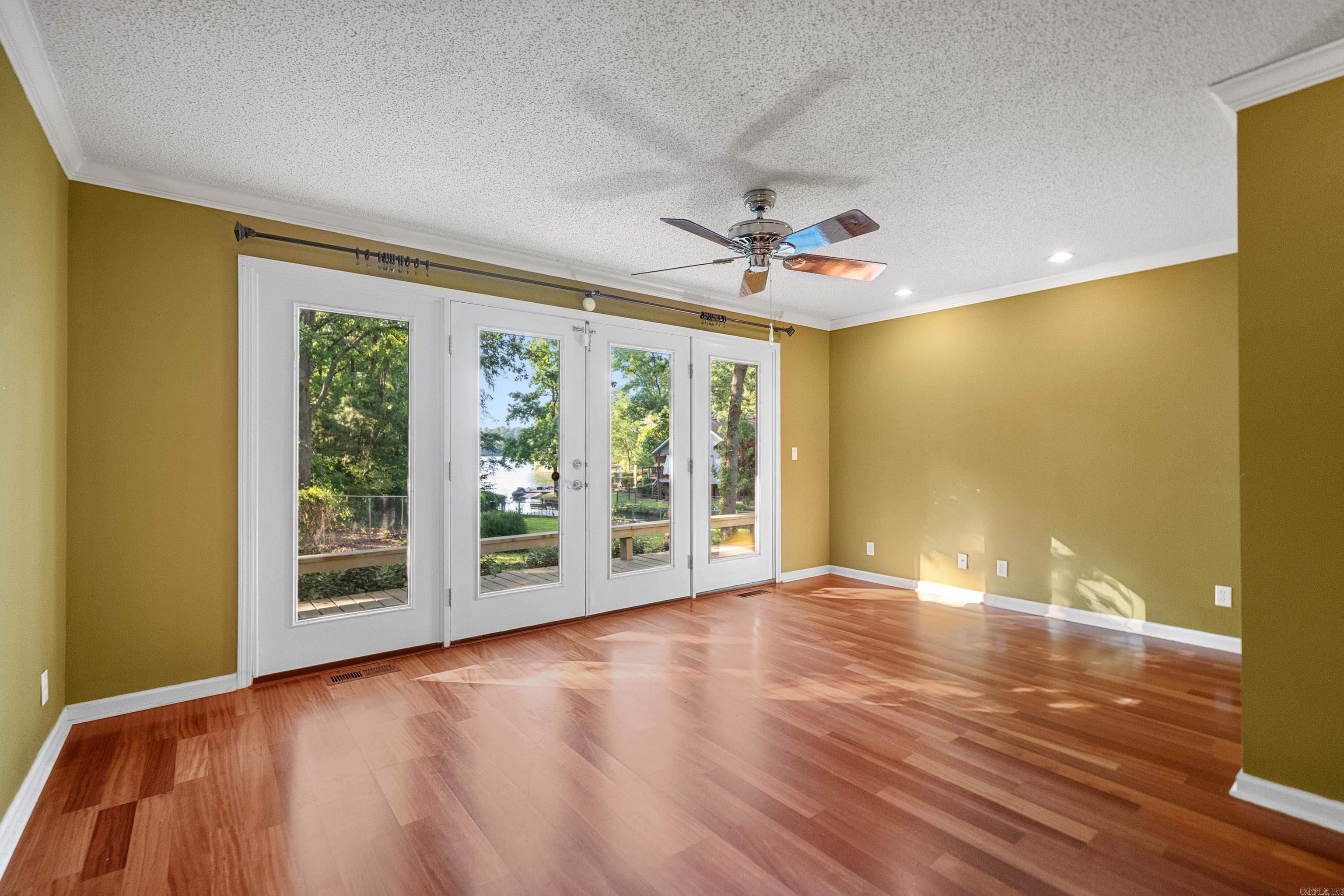 CLEVELAND SHORES - Residential