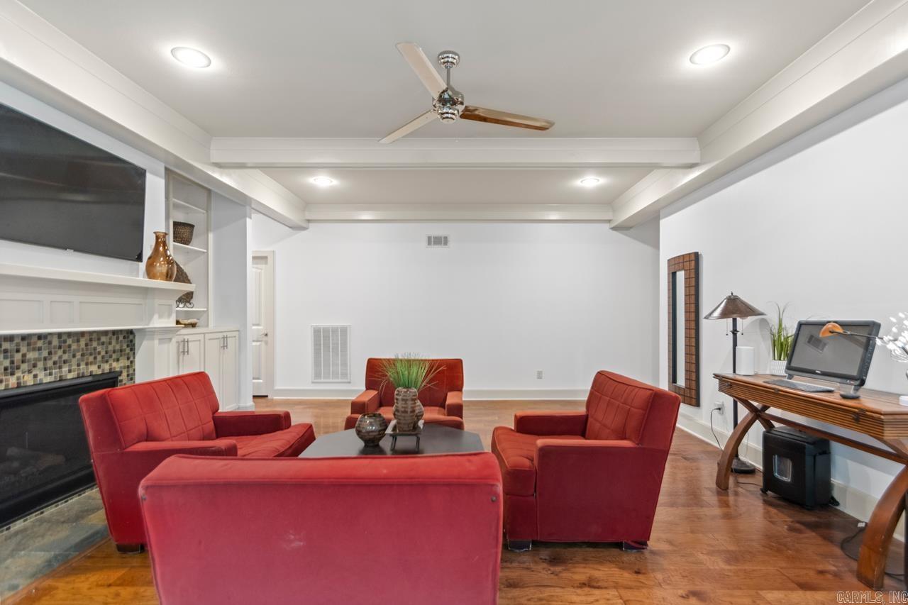 WOODLANDS EDGE - Residential