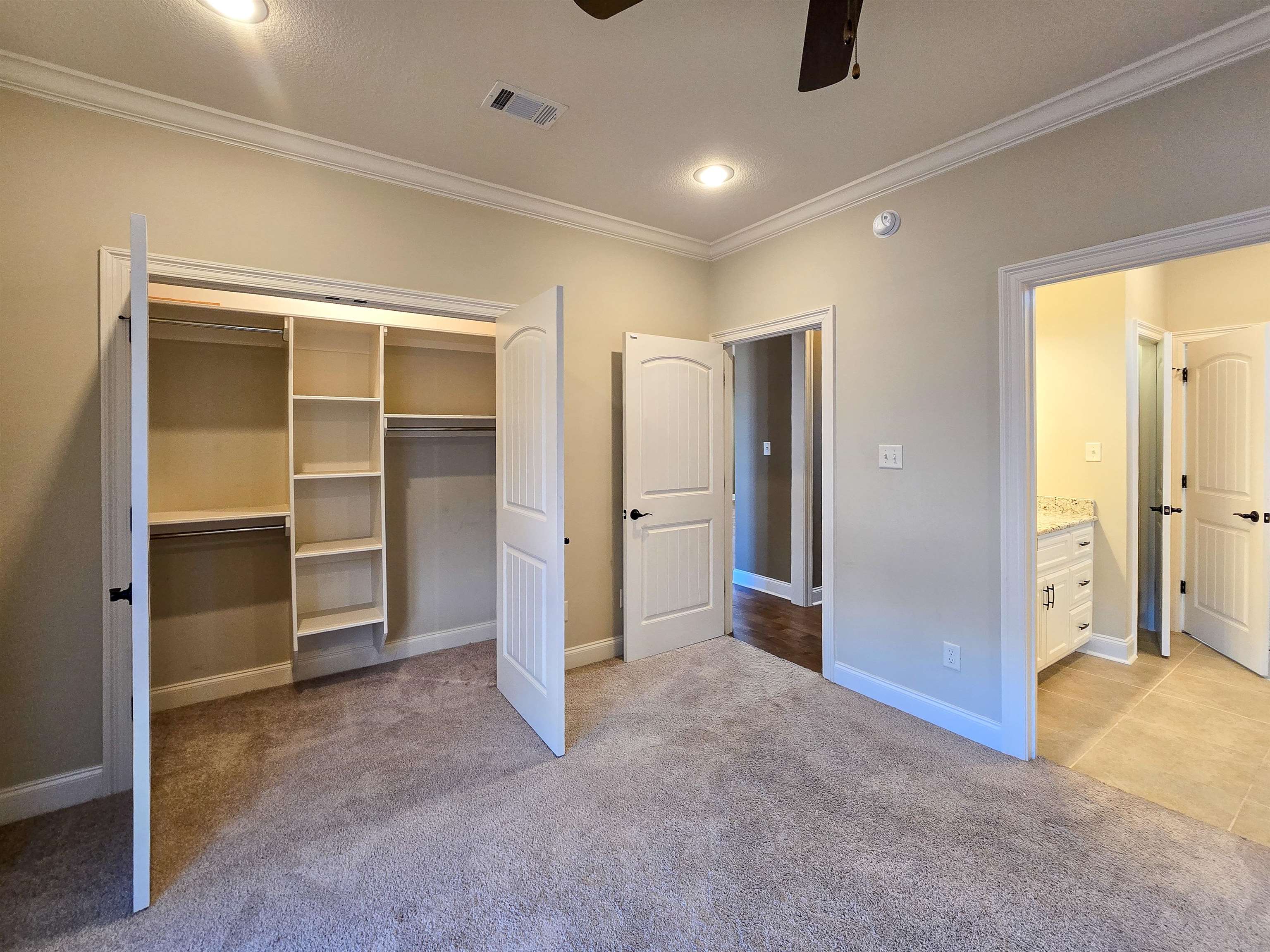 Jamestown Manor - Residential