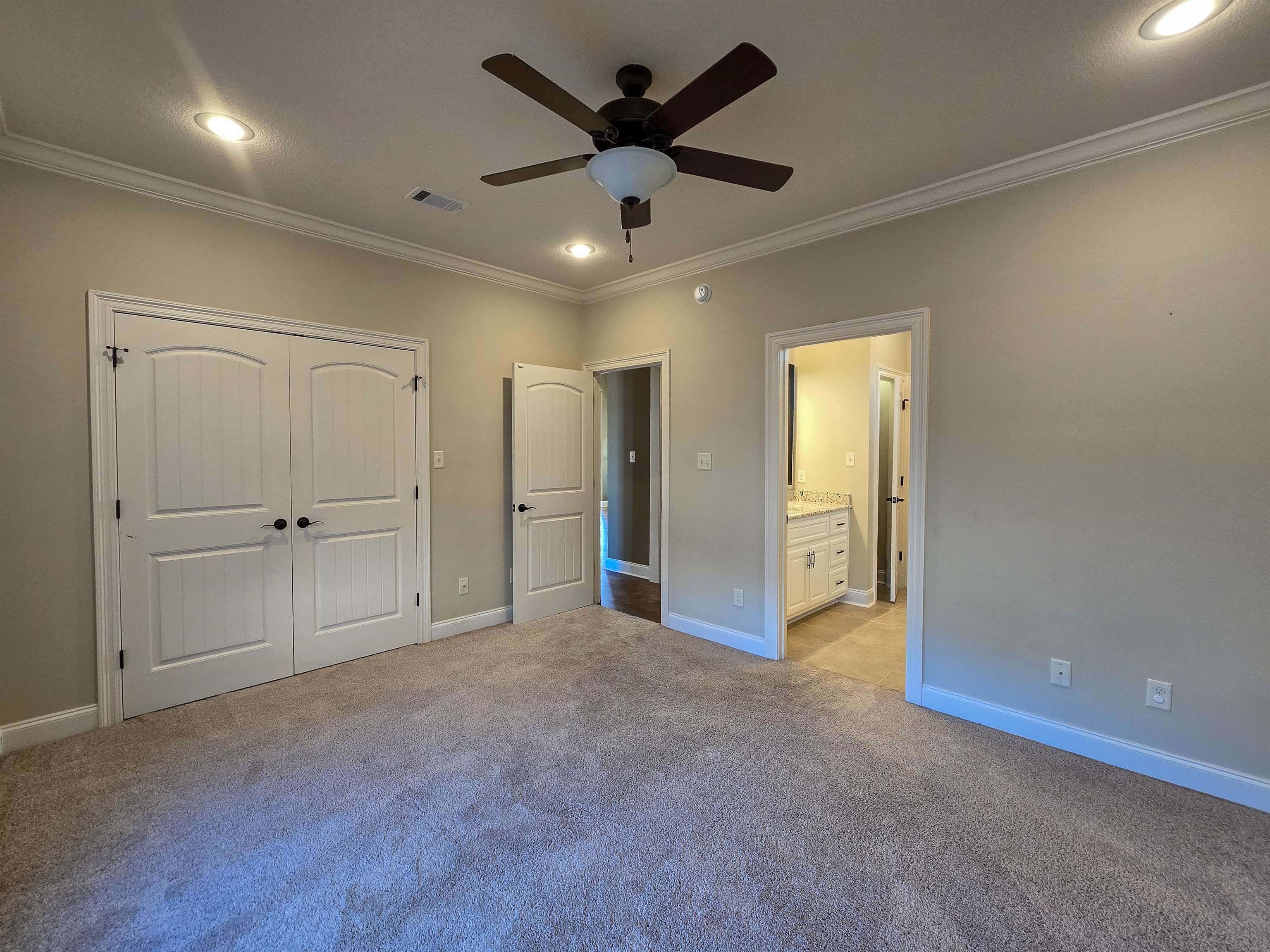 Jamestown Manor - Residential