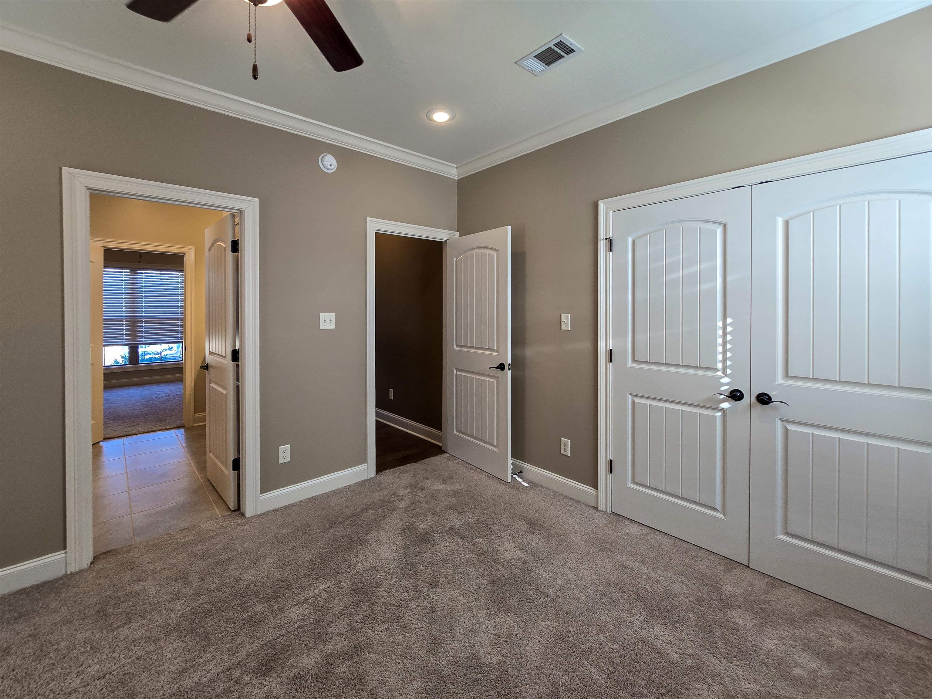 Jamestown Manor - Residential