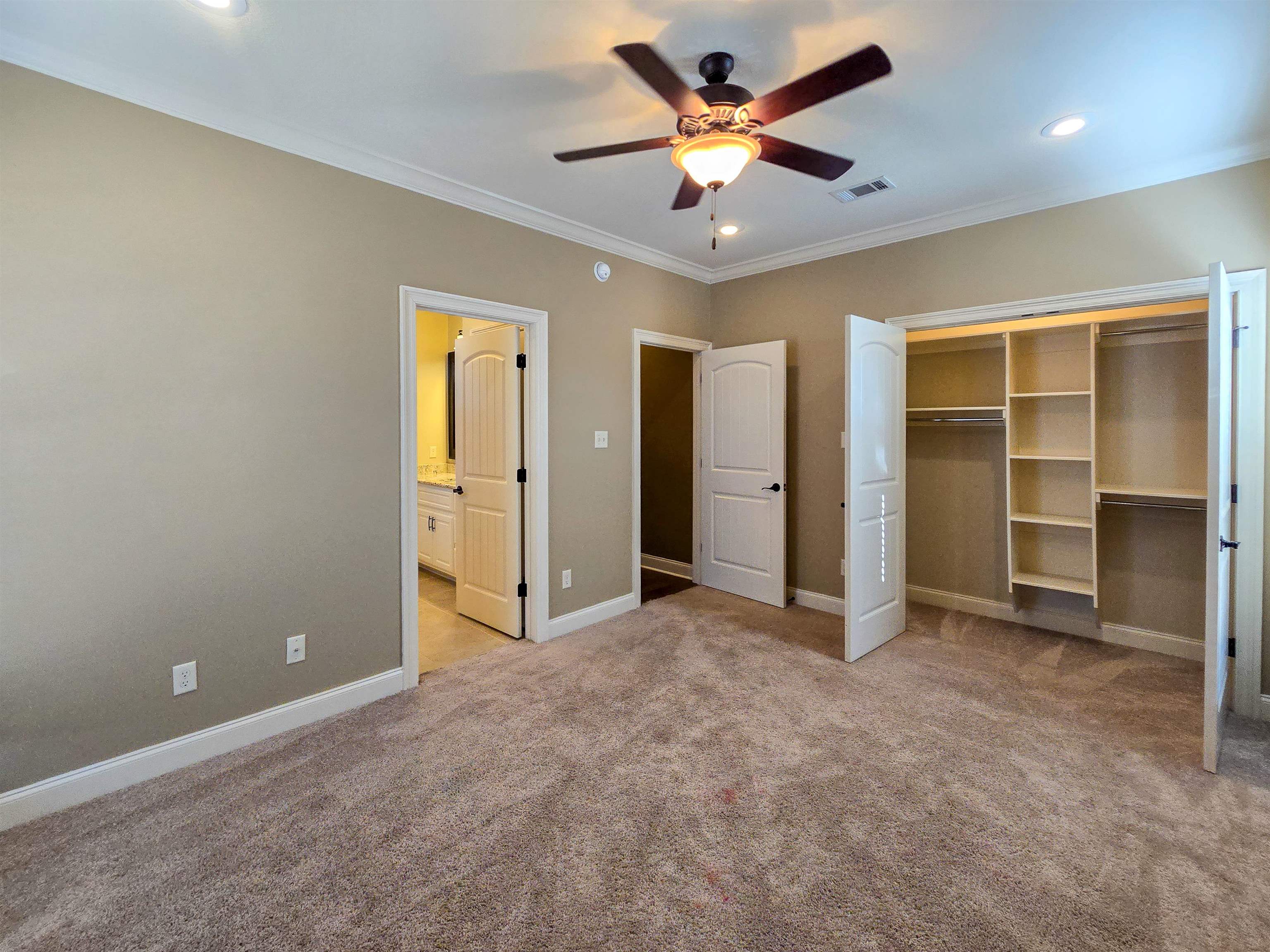 Jamestown Manor - Residential