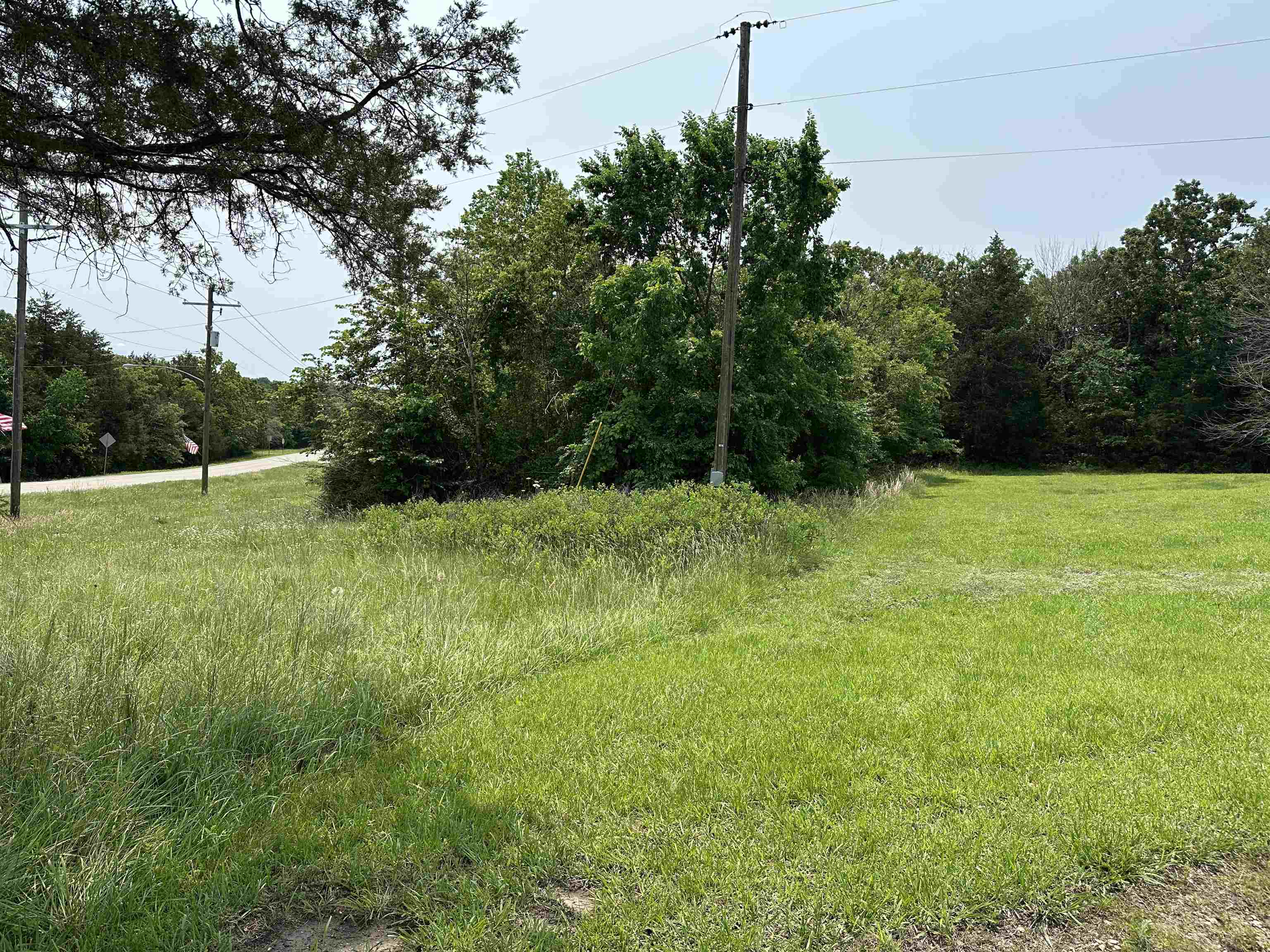 Here is your chance to own a prime lot in Diamond City, Arkansas, just steps from the Fire Department and right off Hwy 7/Diamond Bay. With water, sewer, and electric available, this property is ready for your vacation getaway, weekend cabin, or future investment. Located in the quiet lakeside community, this lot is just minutes from Bull Shoals Lake, offering quick access to boating, fishing, and outdoor fun. Paved road frontage makes it easy to access, and you're close to town amenities while still enjoying that relaxed lake-town feel. If you're looking for vacation property or a place to build your own retreat, this is a great opportunity at an affordable price.
