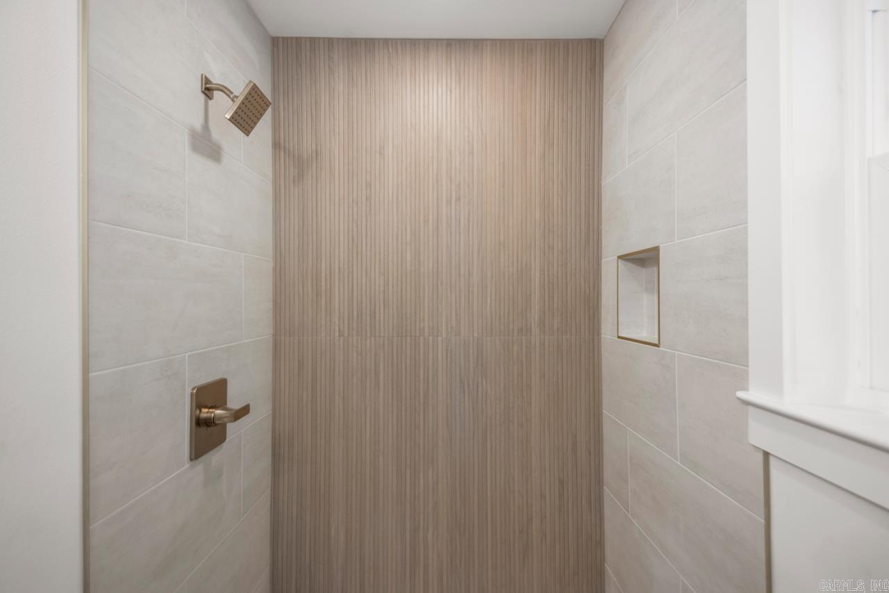 LYNNWOOD ACRES - Residential