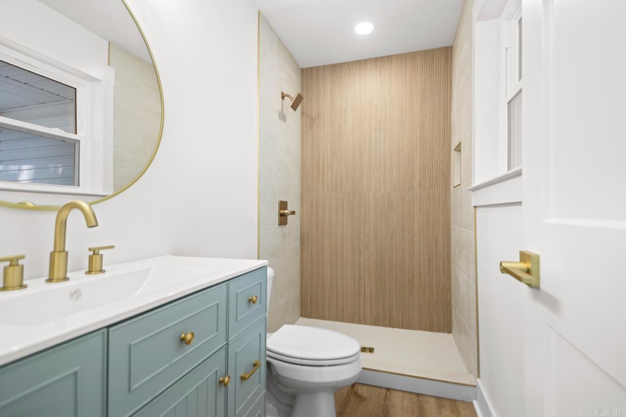 LYNNWOOD ACRES - Residential