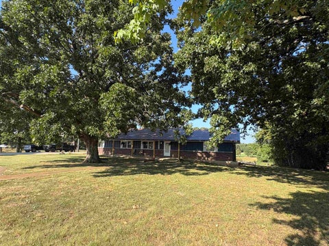 Photo of 621 US-62, Ash Flat, AR 72513 (MLS # 26042153)