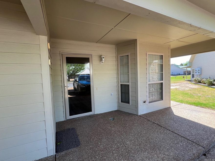 One of the nicest units in Southridge.  This home has been TOTALLY redone--new paint, new lux vinyl flooring, new bathrooms including step-in tub, toilet with bidet. LOTS of storage, big walk-in closet.  Spectacular view of the private lake which is just out the back door and Sugarloaf Mountain in the distance.  Minutes from the Little Red River, Greers Ferry Lake with marinas and public access, Baptist Hospital, restaurants and hiking on Sugarloaf Mountain.  Also very close to downtown Heber Springs with all city services and shopping.