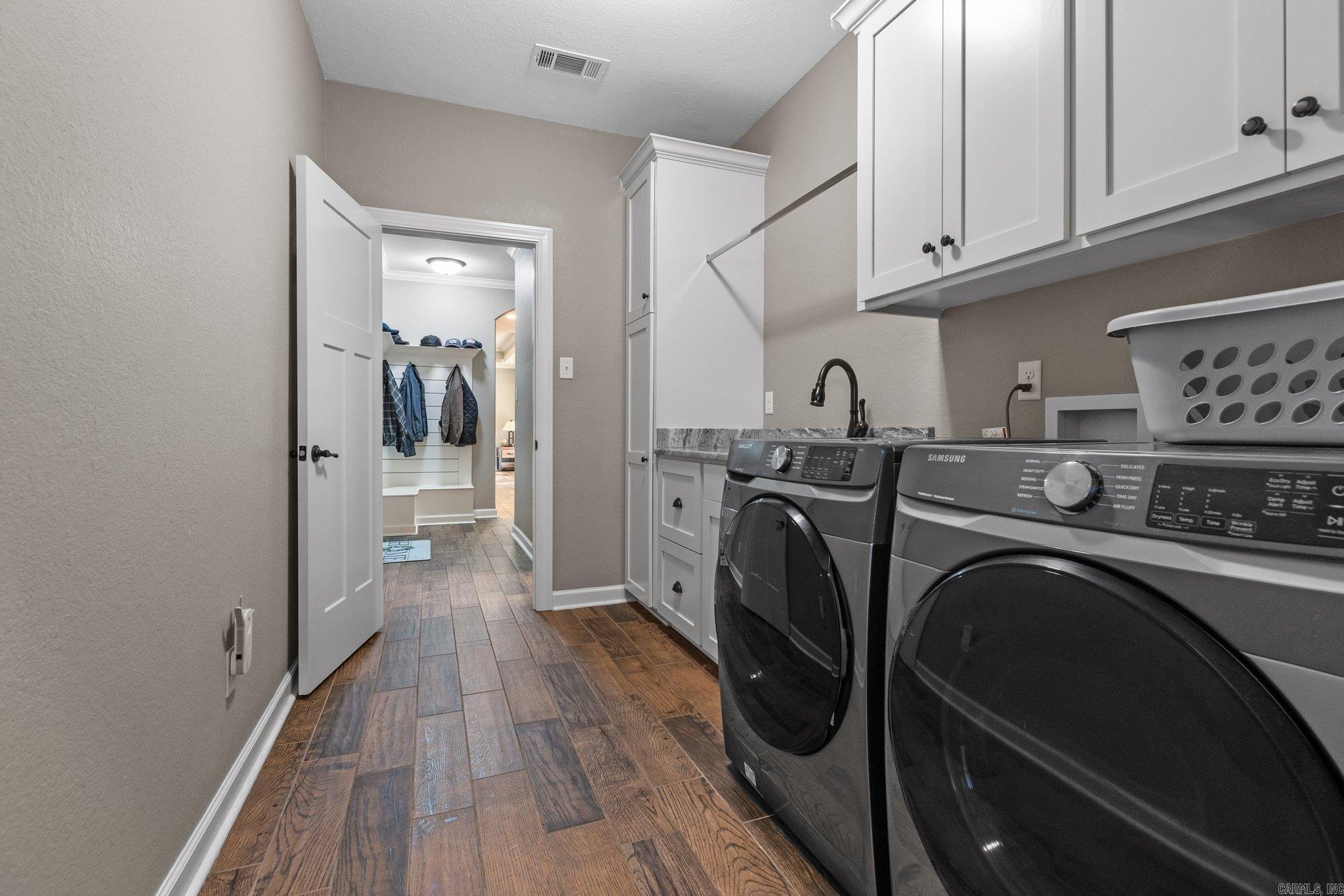 OAK TREE RIDGE SUB - Residential