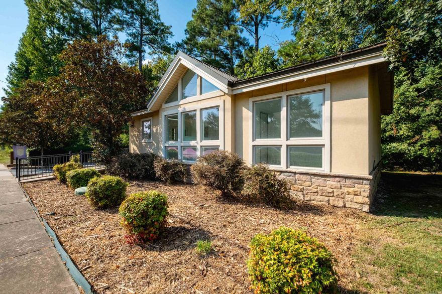 Rare opportunity in the heart of West Little Rock! This charming small office building offers approximately 750 sq. ft. on a .21-acre lot, surrounded by thriving office, retail, and dining establishments. With prominent signage visible from Cantrell Road, the property combines excellent exposure with a unique setting—complete with creek views that create a peaceful, almost rural feel. Inside, you’ll find two private offices, an open area for flexible office use, a restroom, and a break space with mini fridge, microwave, and sink. Zoned POD (General Professional Office), this is an ideal space for professionals seeking a highly convenient yet tranquil location. Truly a rare find in this sought-after corridor! See agent remarks.