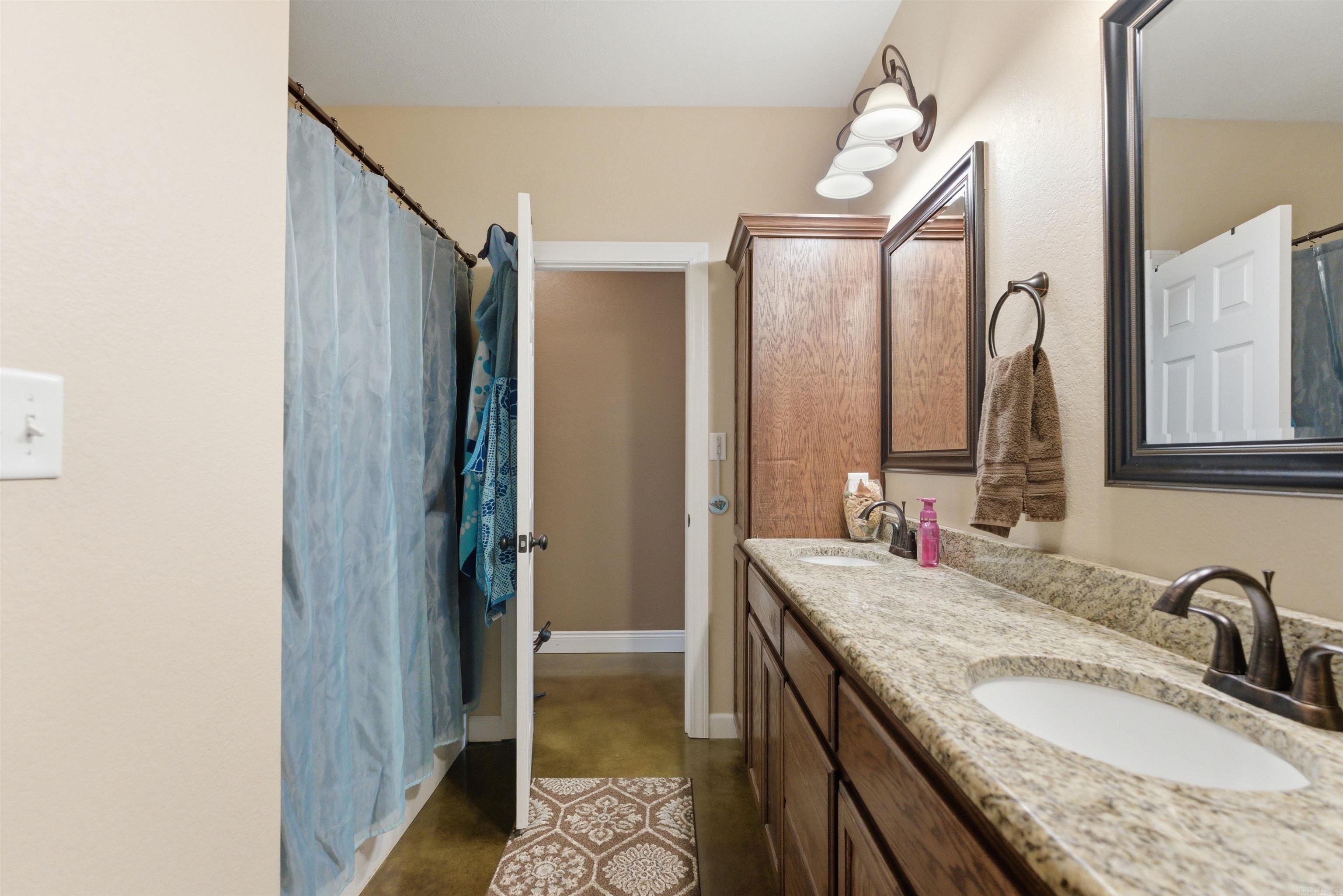 HUNTINGTON ESTATES - Residential