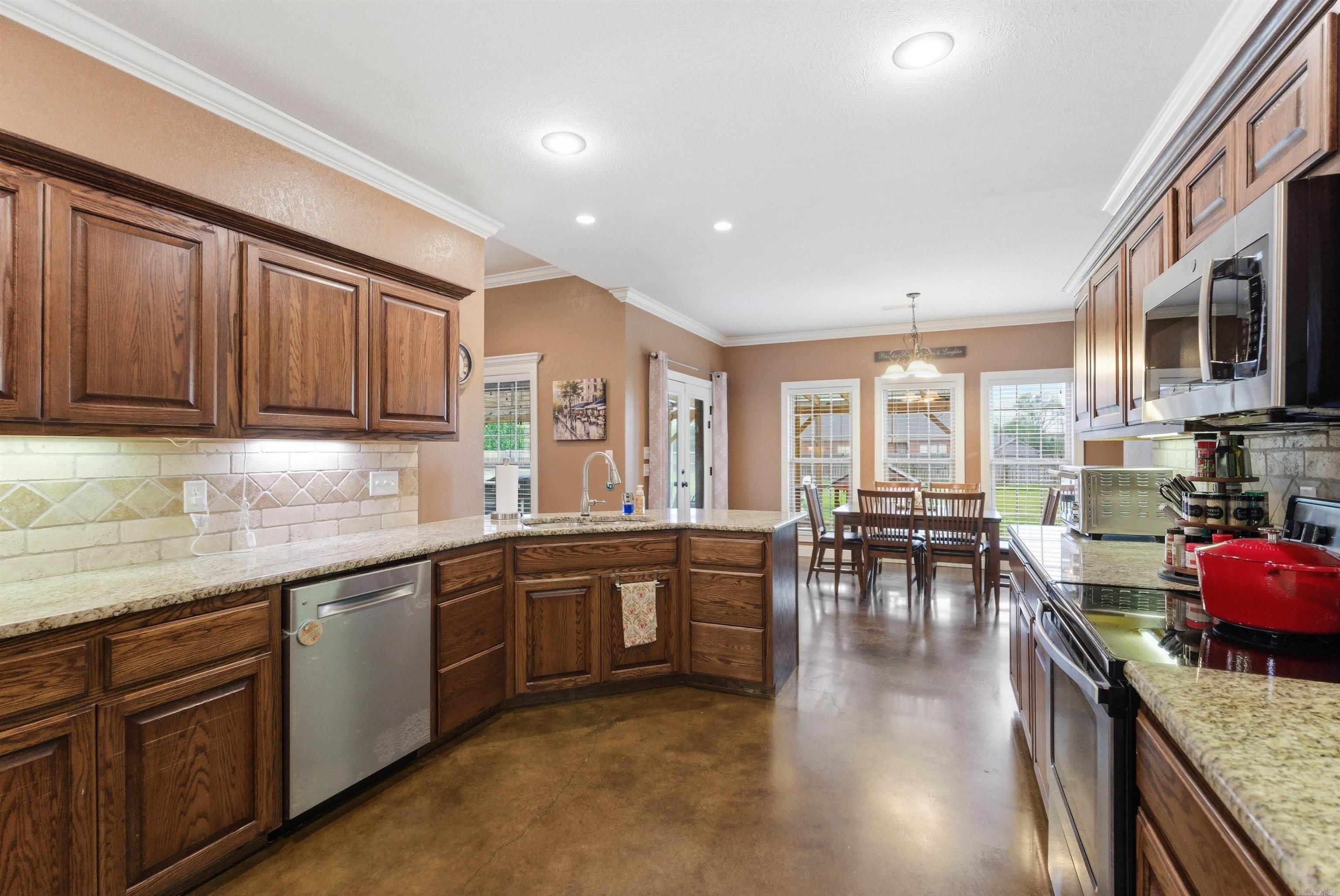 HUNTINGTON ESTATES - Residential