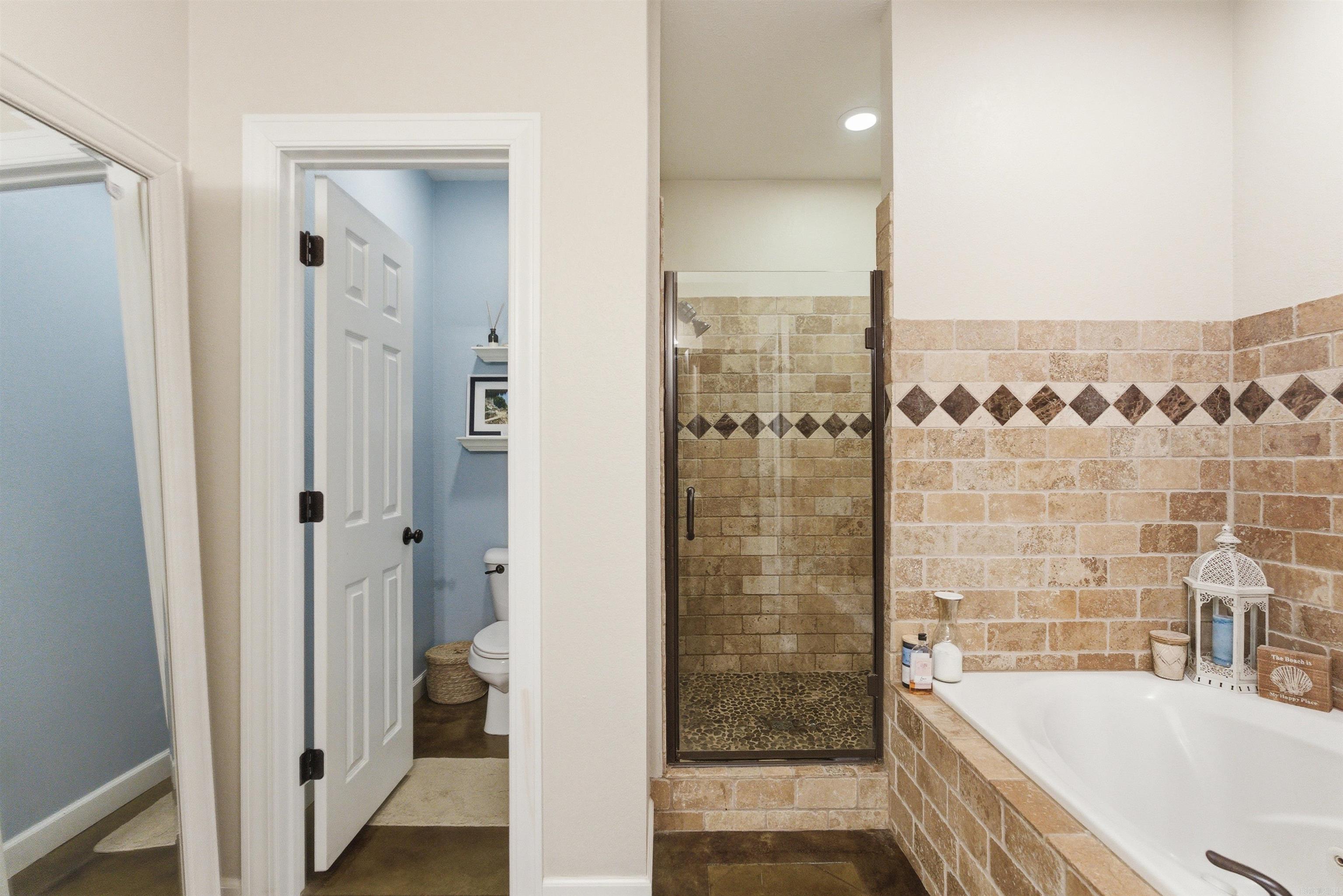 HUNTINGTON ESTATES - Residential