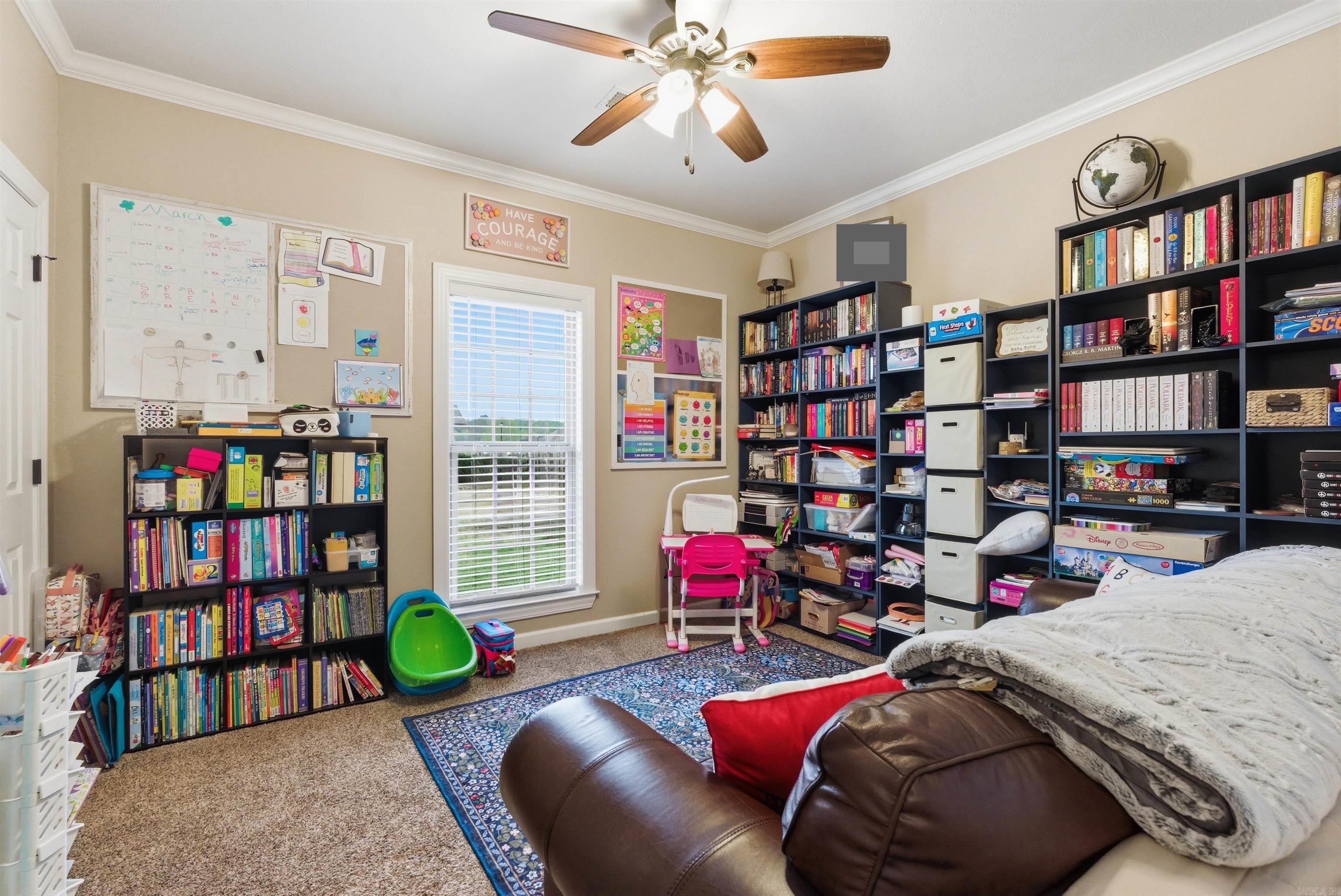 HUNTINGTON ESTATES - Residential